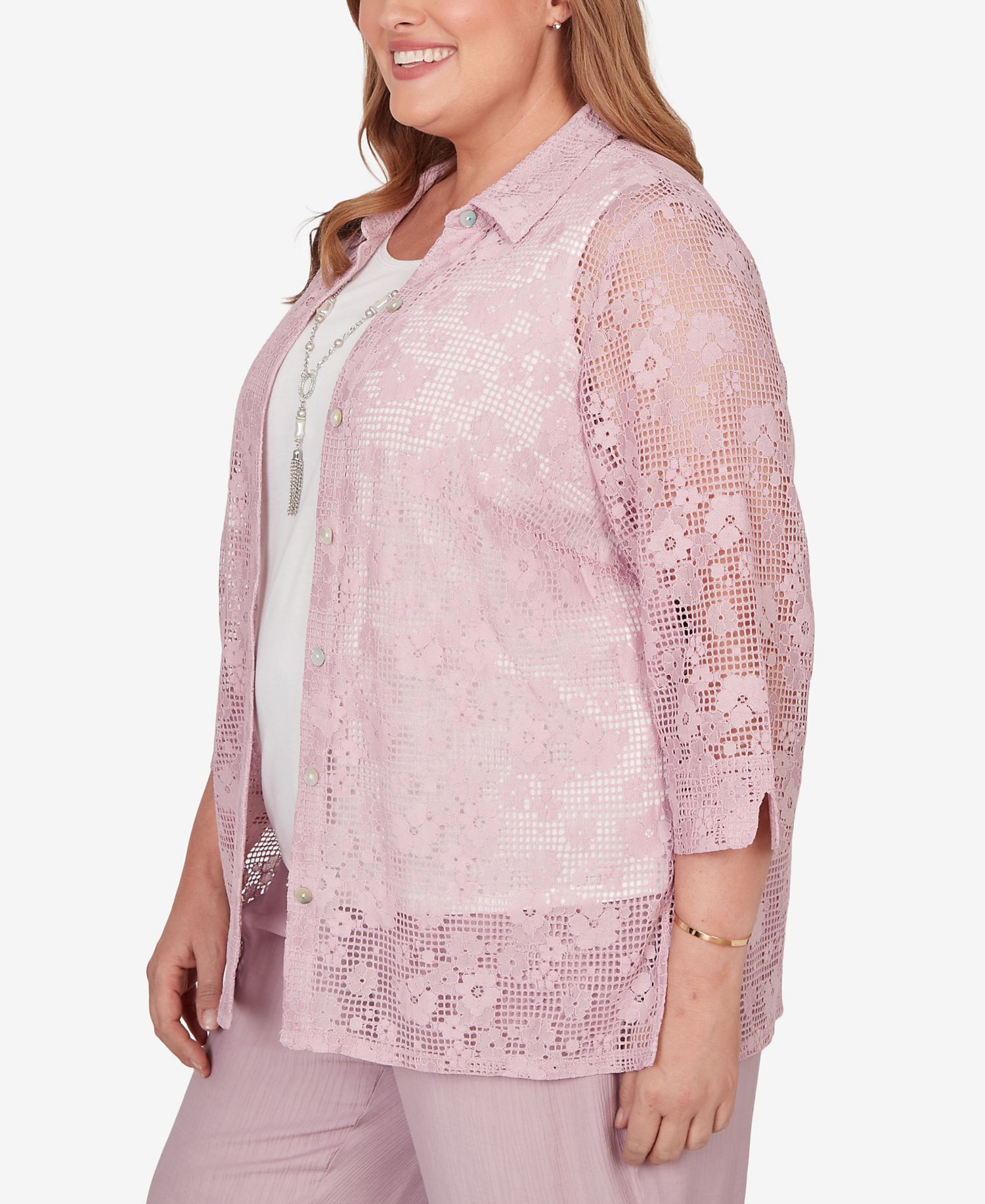 Plus Size Vintage Charm Floral Lace Two-In-One Top with Necklace