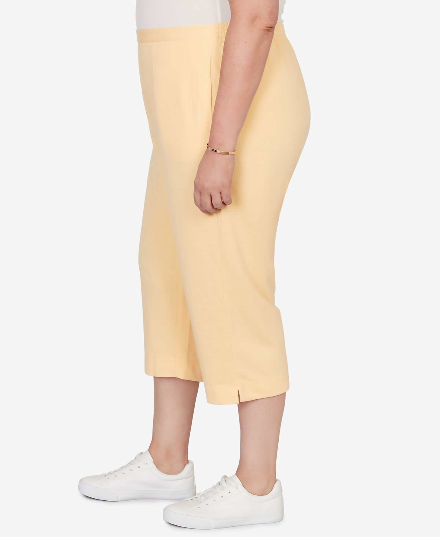 Женские брюки Alfred Dunner Plus Size Classic Everyday French Terry Flat Front Capri, цвет: Buttercup — фото 4