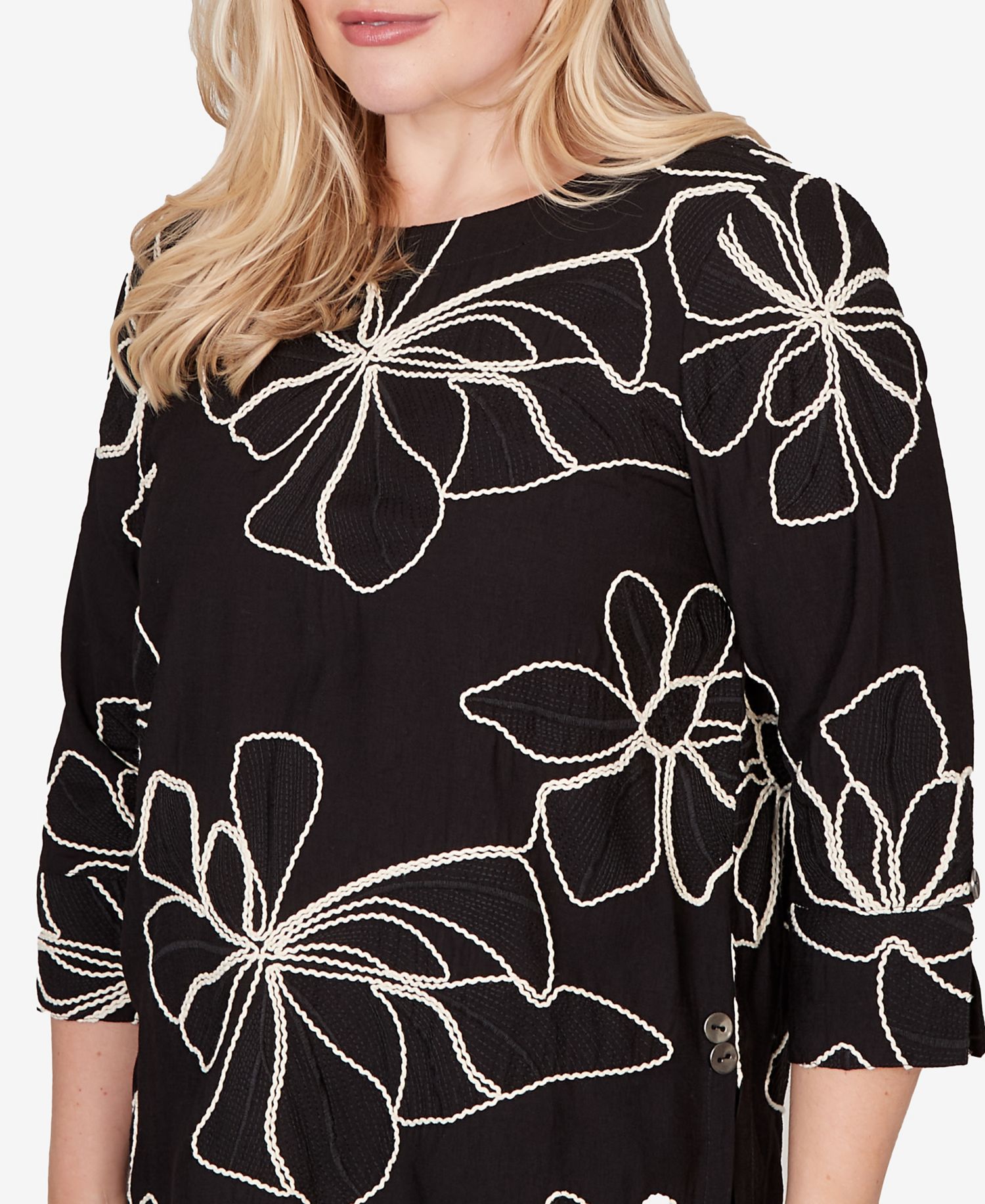 Women's Detail Driven Flower Soutache 3/4-Sleeve Top