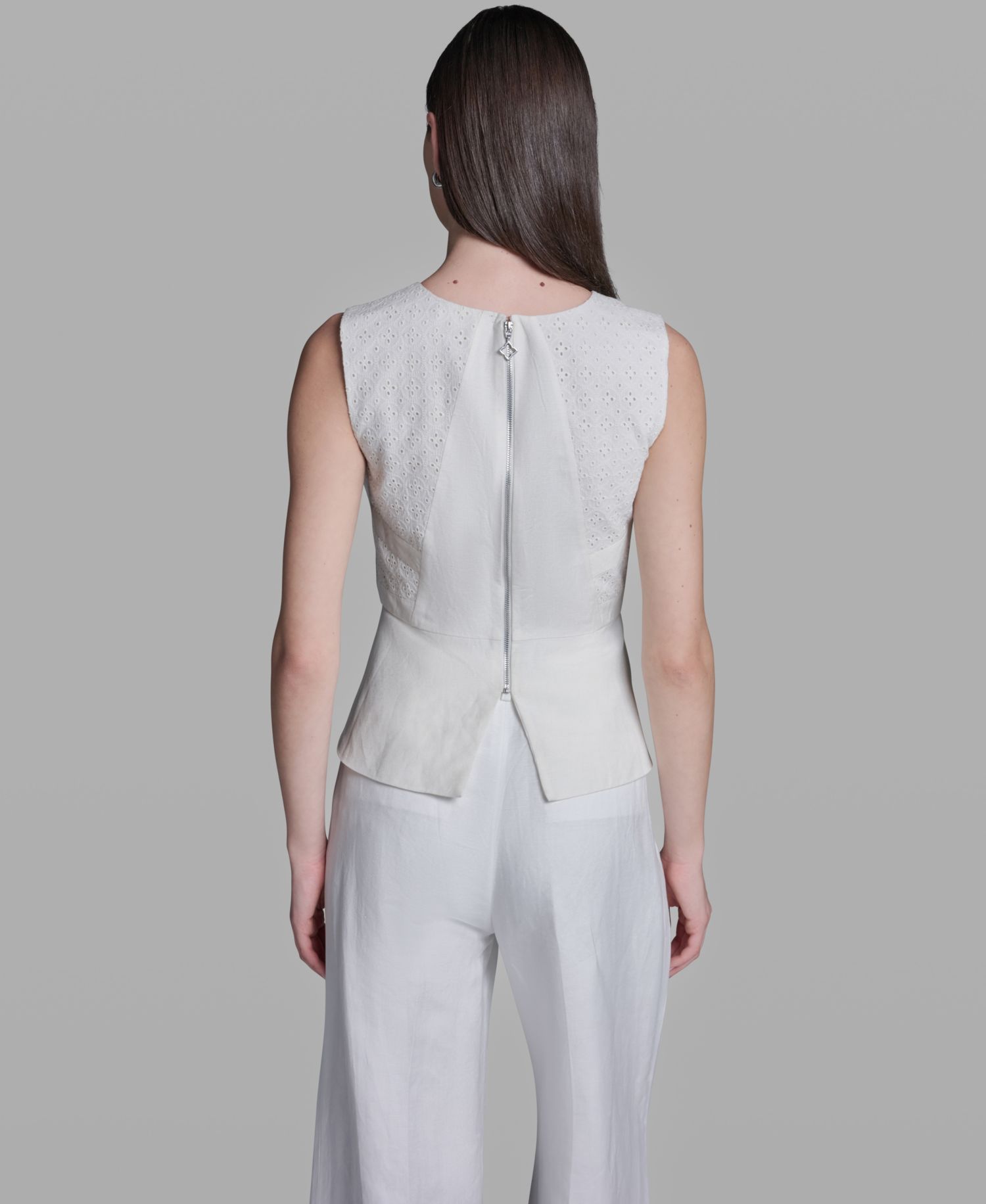 Women's Sleeveless Crewneck Top