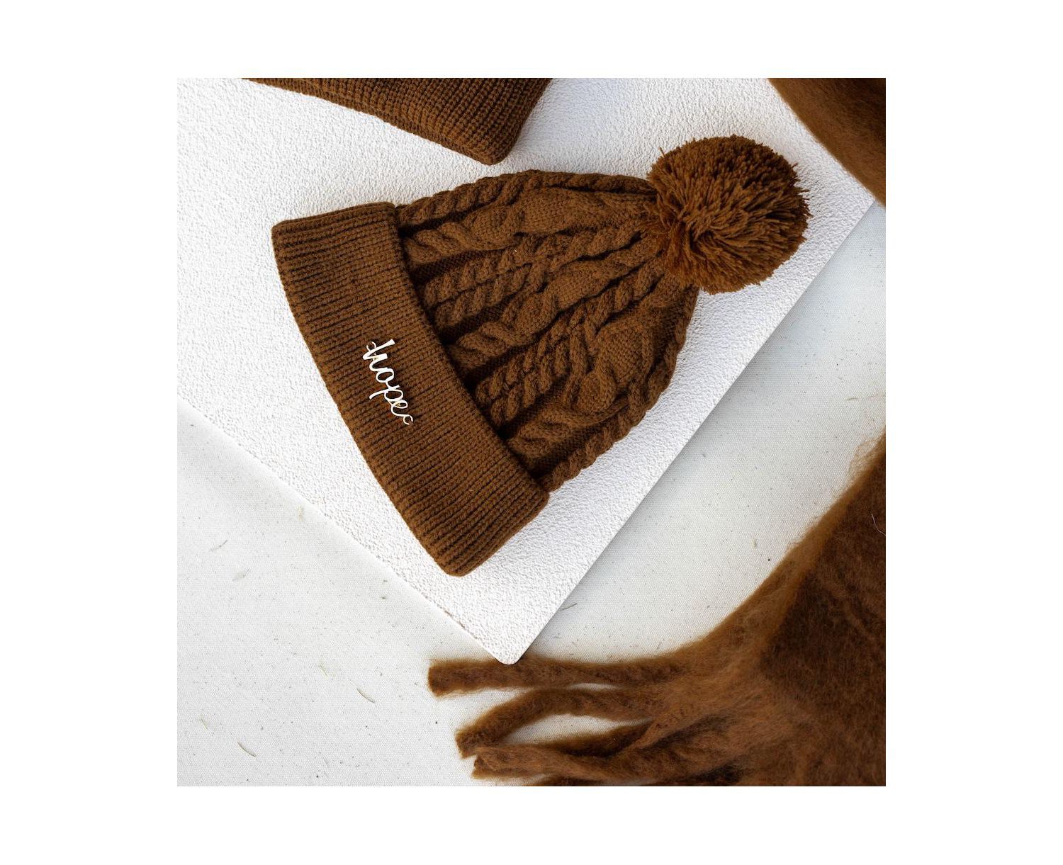 Women's Cable Knit Pom-Pom Beanie