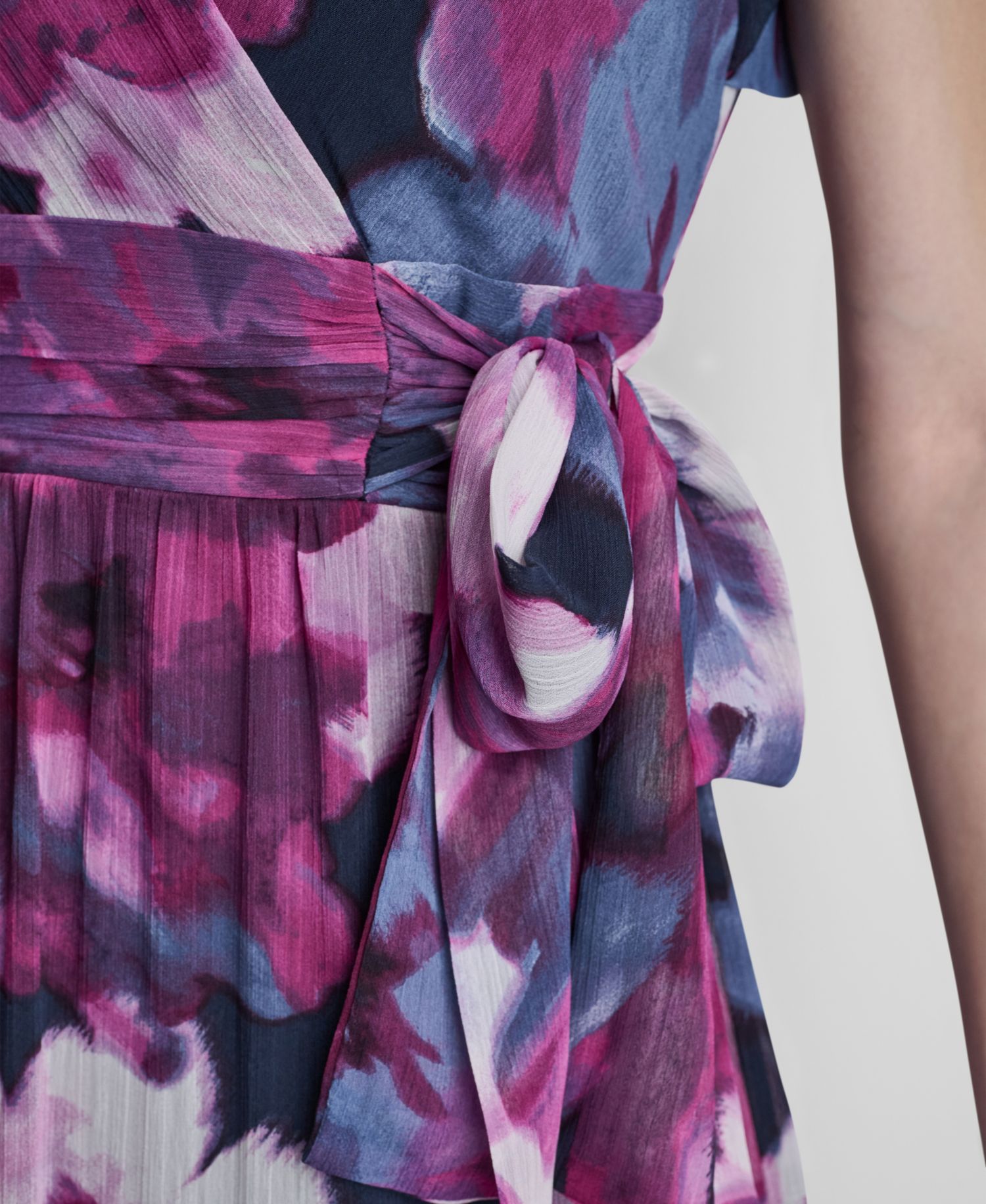 Women's Ruffled V-Neck Tie-Waist Dress
