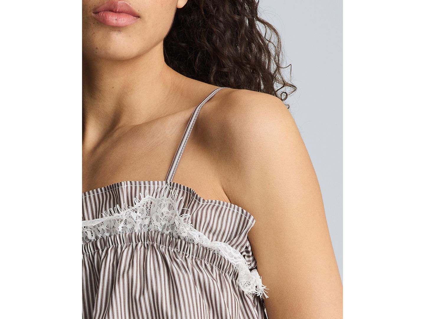 Женский топ Kenneth Cole Cotton Shirred Neck Lace Trim Camisole, цвет: Коричневый / Чистый белый — фото 4