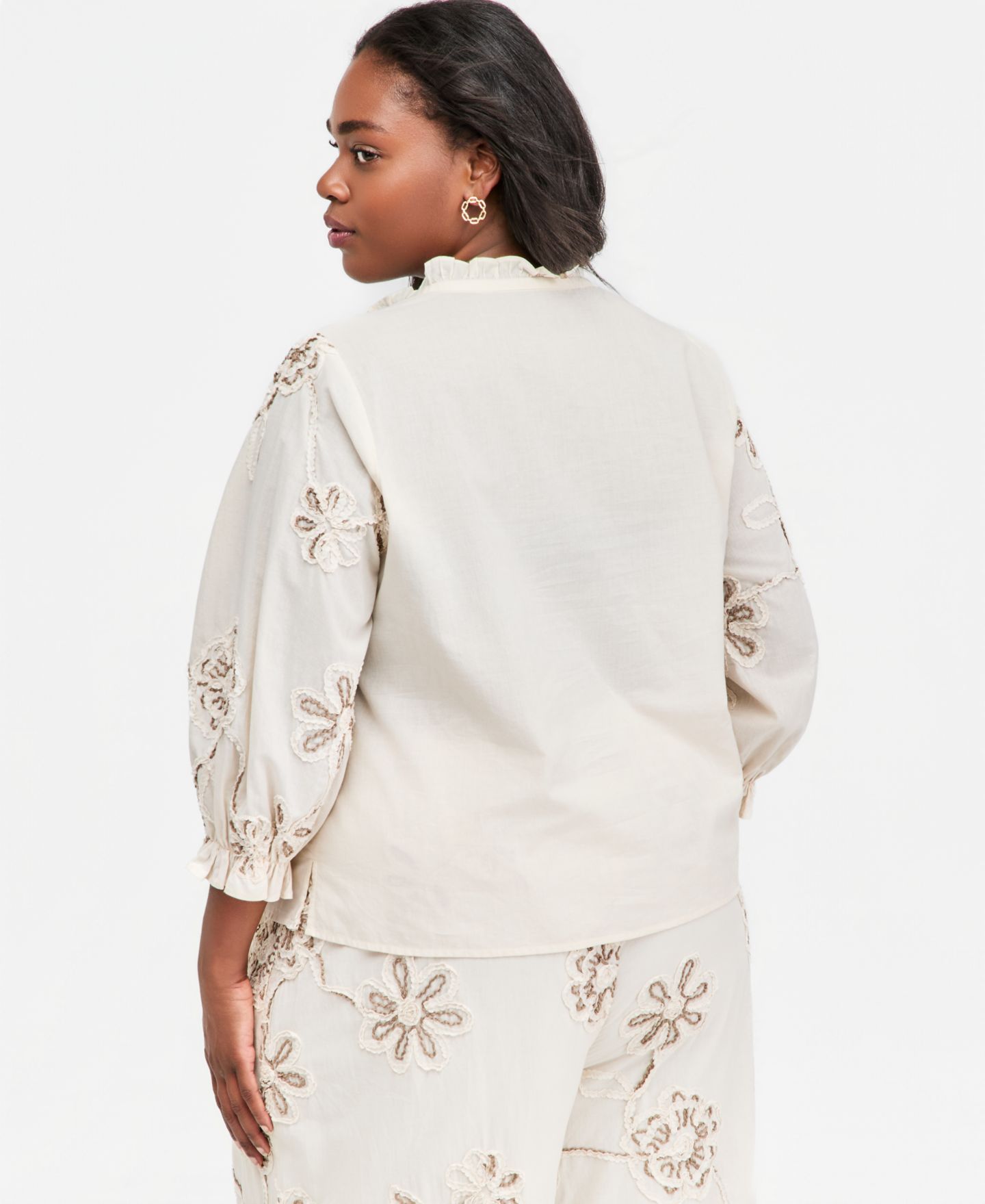 Женская блузка Vince Camuto Plus Size Split V-Neck Tie Cotton Blouse, цвет: Слоновая кость — фото 4