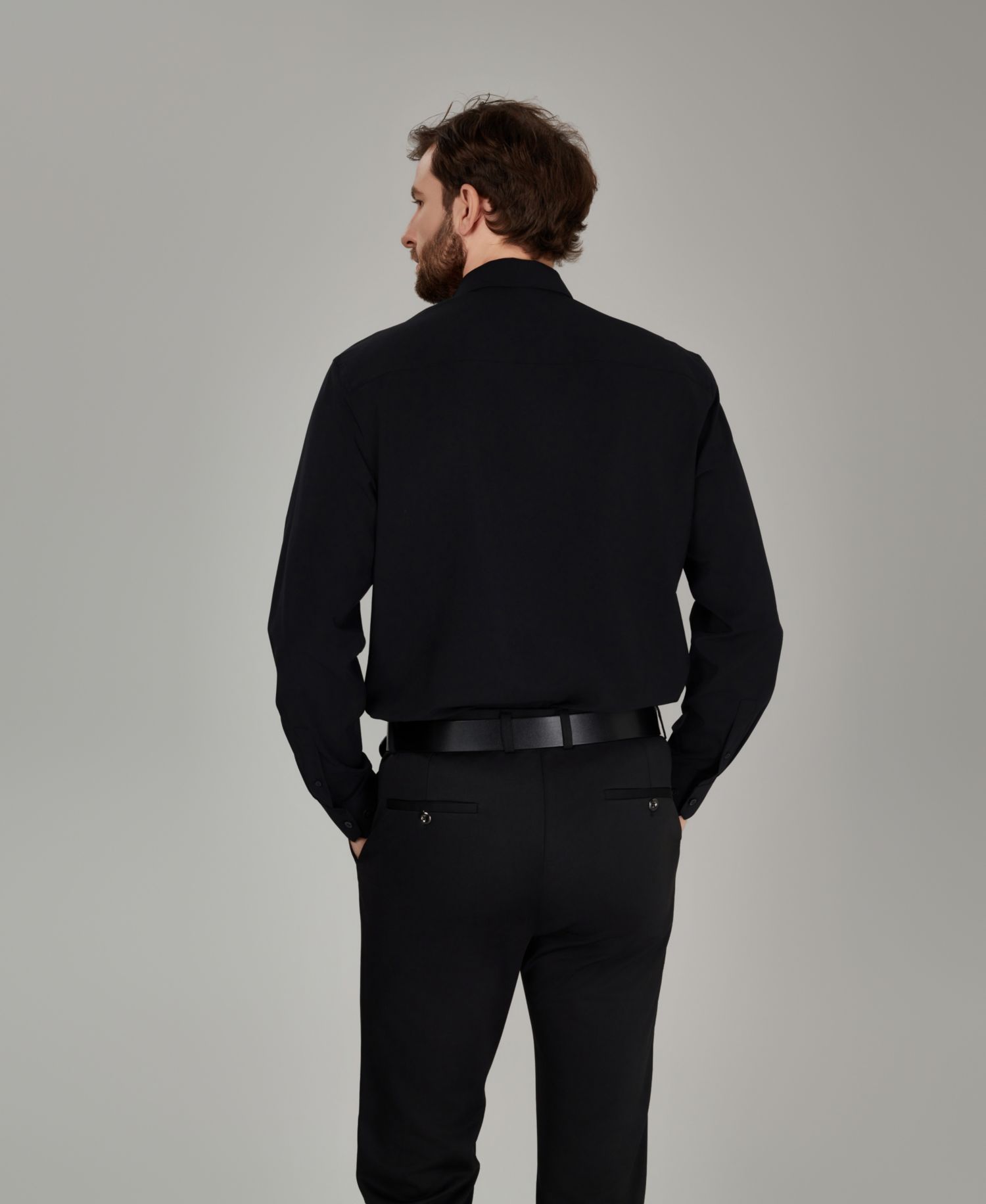 Men's Spread Collar Performance Solid Dress Shirt