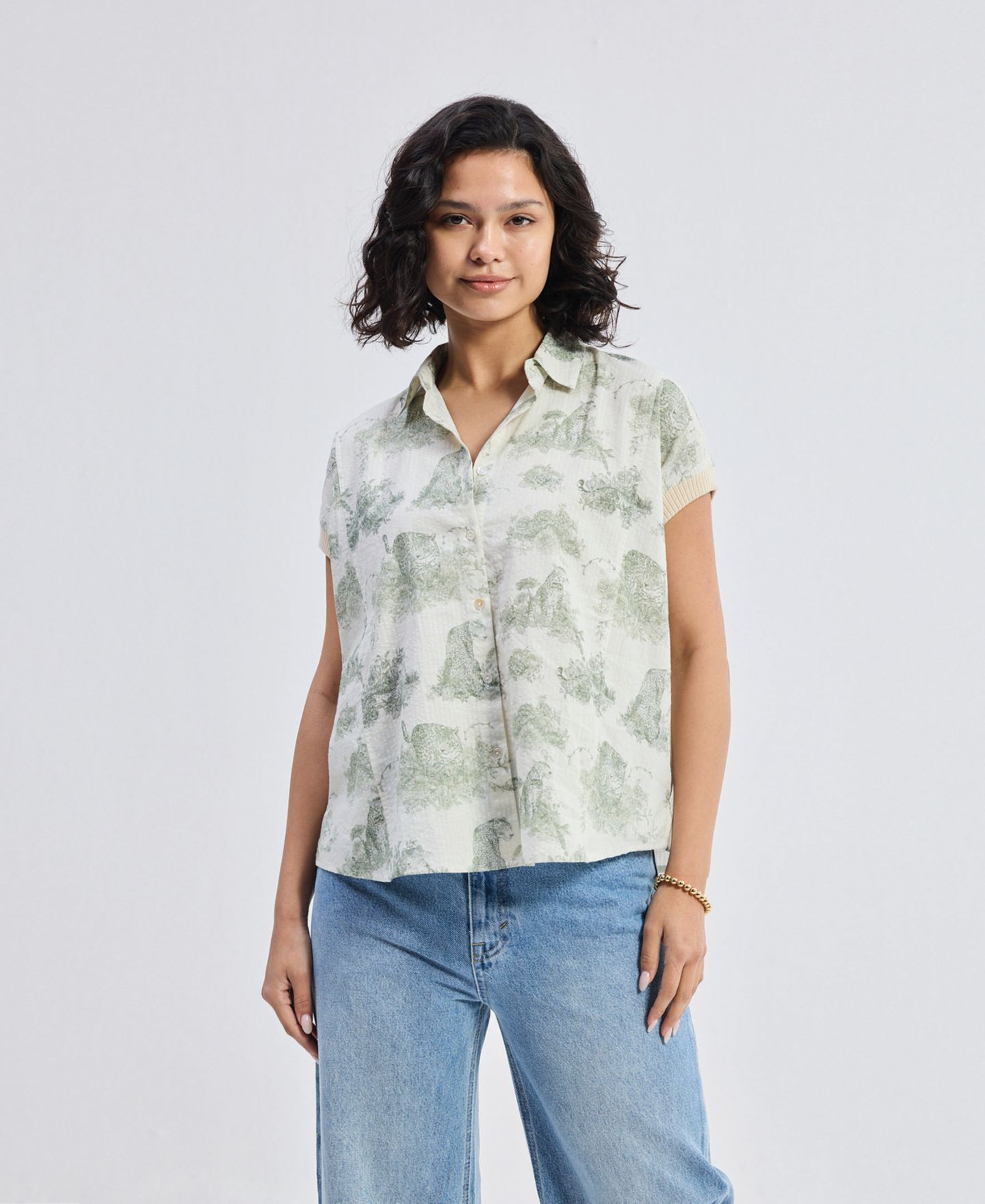 Женская рубашка Reistor Relaxed-fit Button-down in Animal print, цвет: Зелёный — фото 1