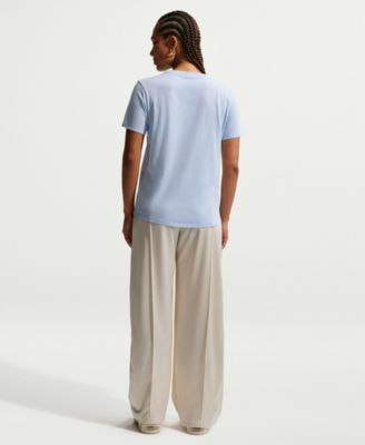 Women's   Sportswear Club Essentials   T-Shirt