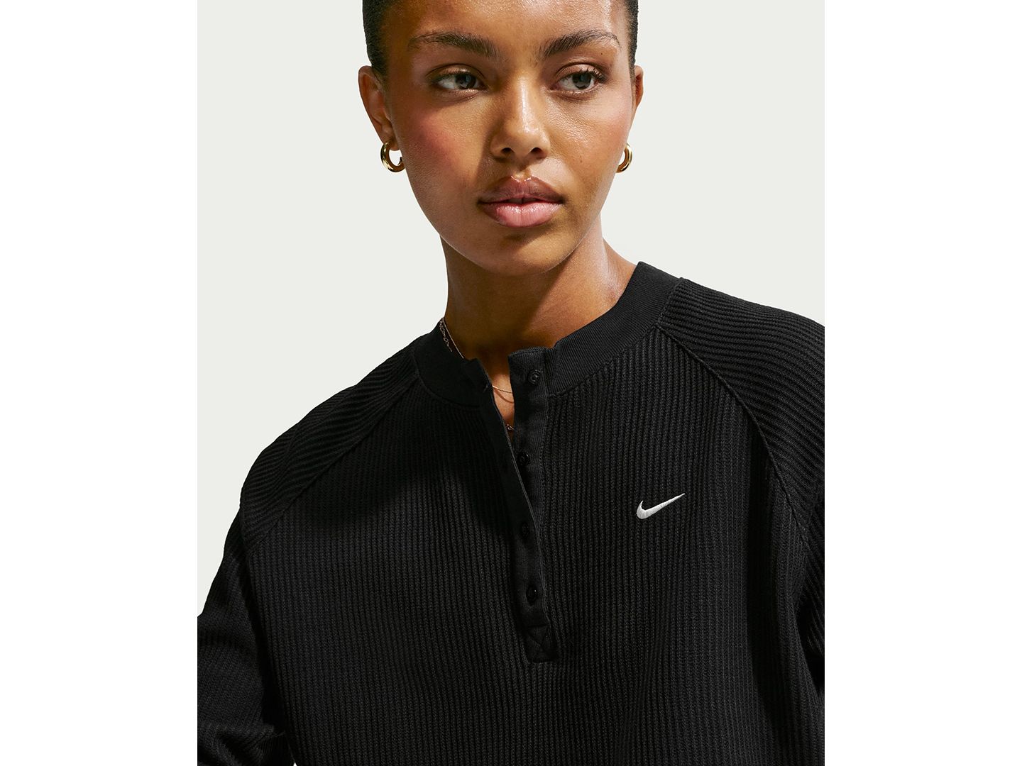 Женский оверсайз-лонгслив-хенли Nike Sportswear Chill Waffle, цвет: Чёрный / Молочный — фото 4
