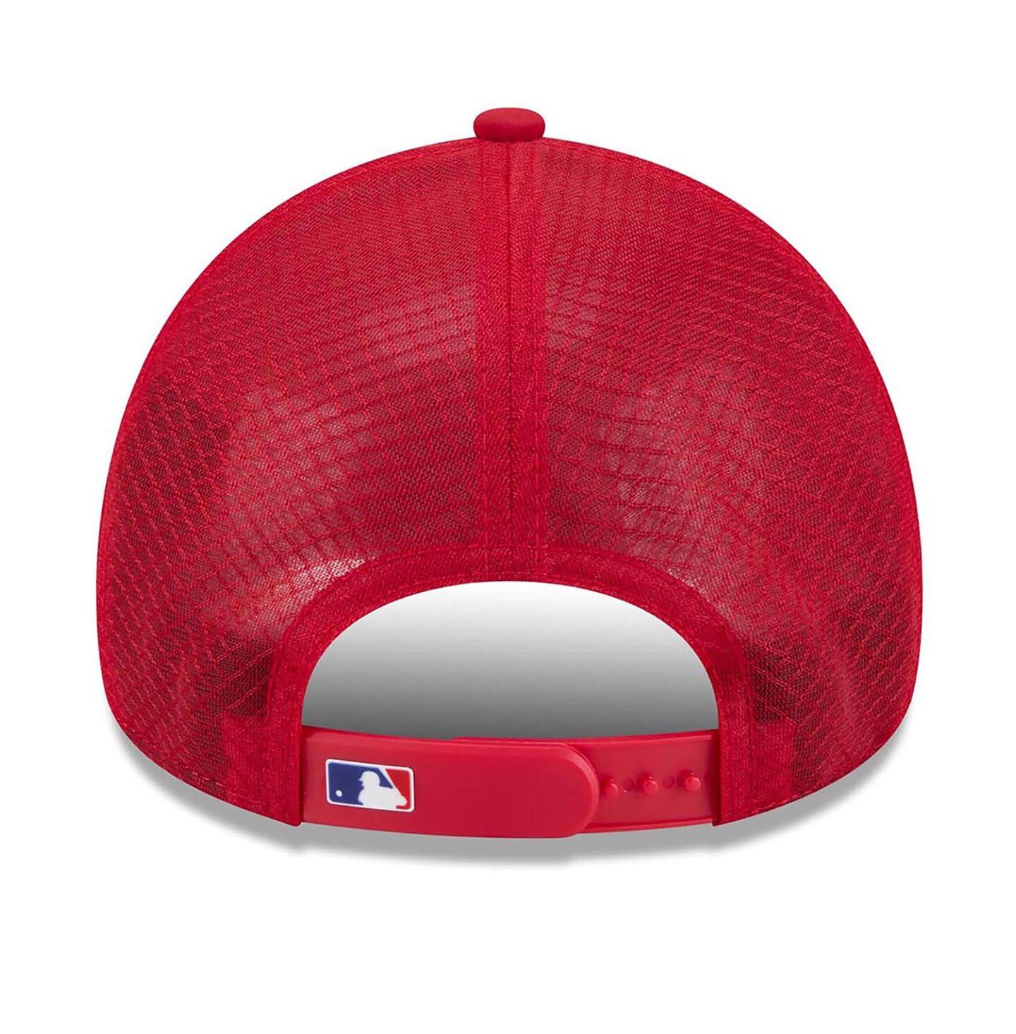 Мужская кепка New Era Red Texas Rangers 2026 Batting Practice Apex 9FORTY Adjustable Trucker Hat — фото 2