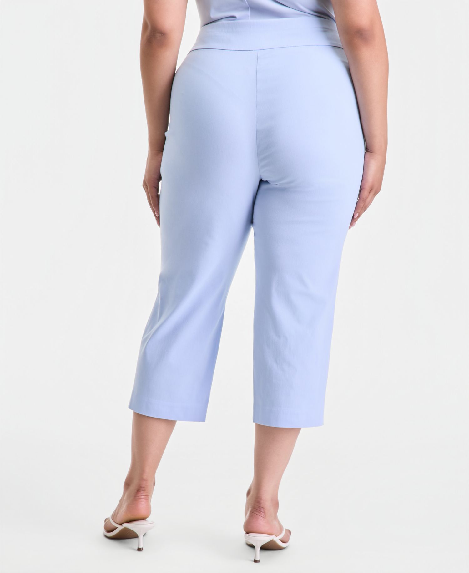 Plus Size Mid-Rise Pull-On Capri Pants