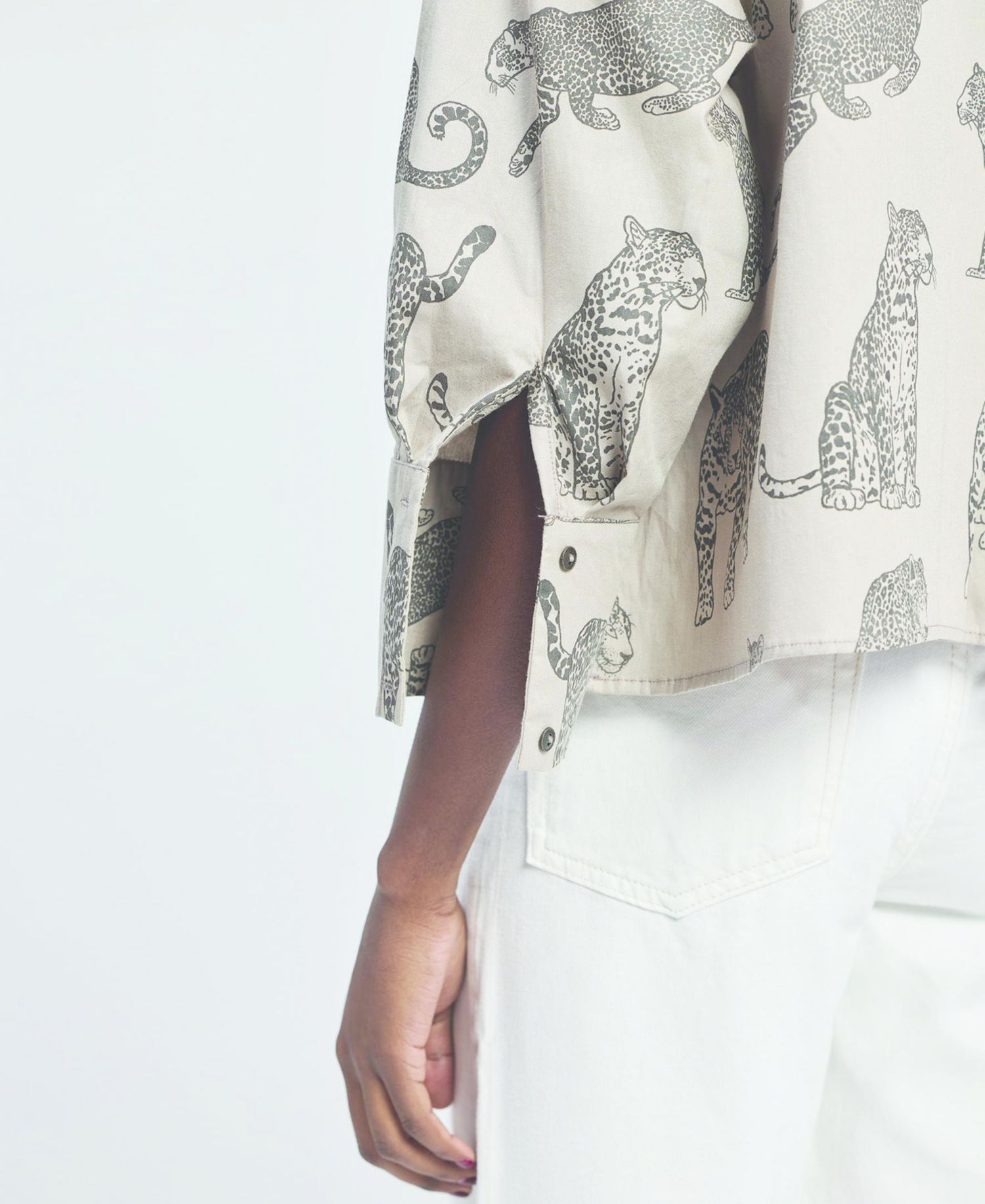 Women's Oversized Cropped Button-down Shirt In Animal Print