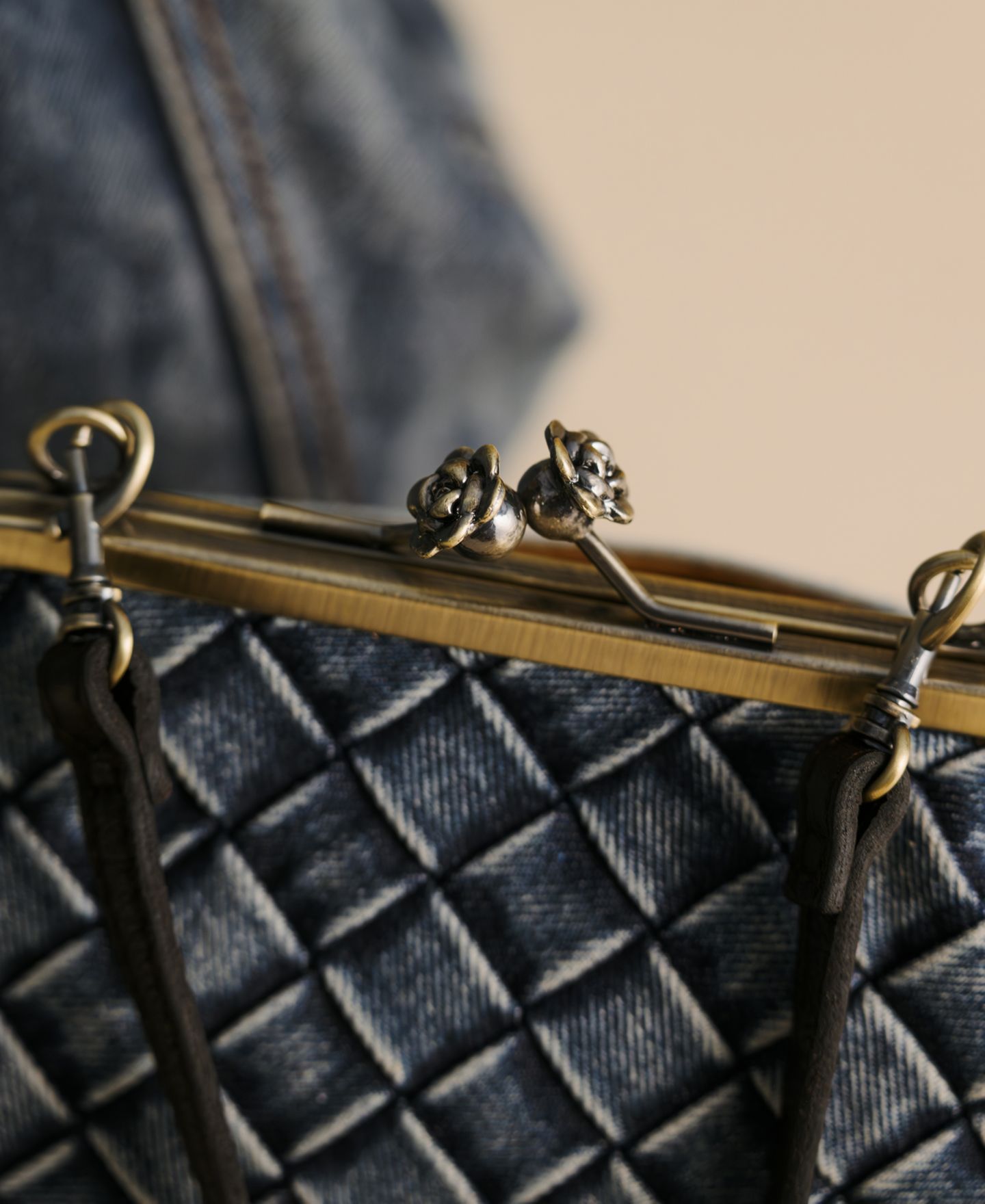 Женская сумка Patricia Nash Tabby Small Woven Denim Frame Crossbody, цвет: Джинсовый — фото 5