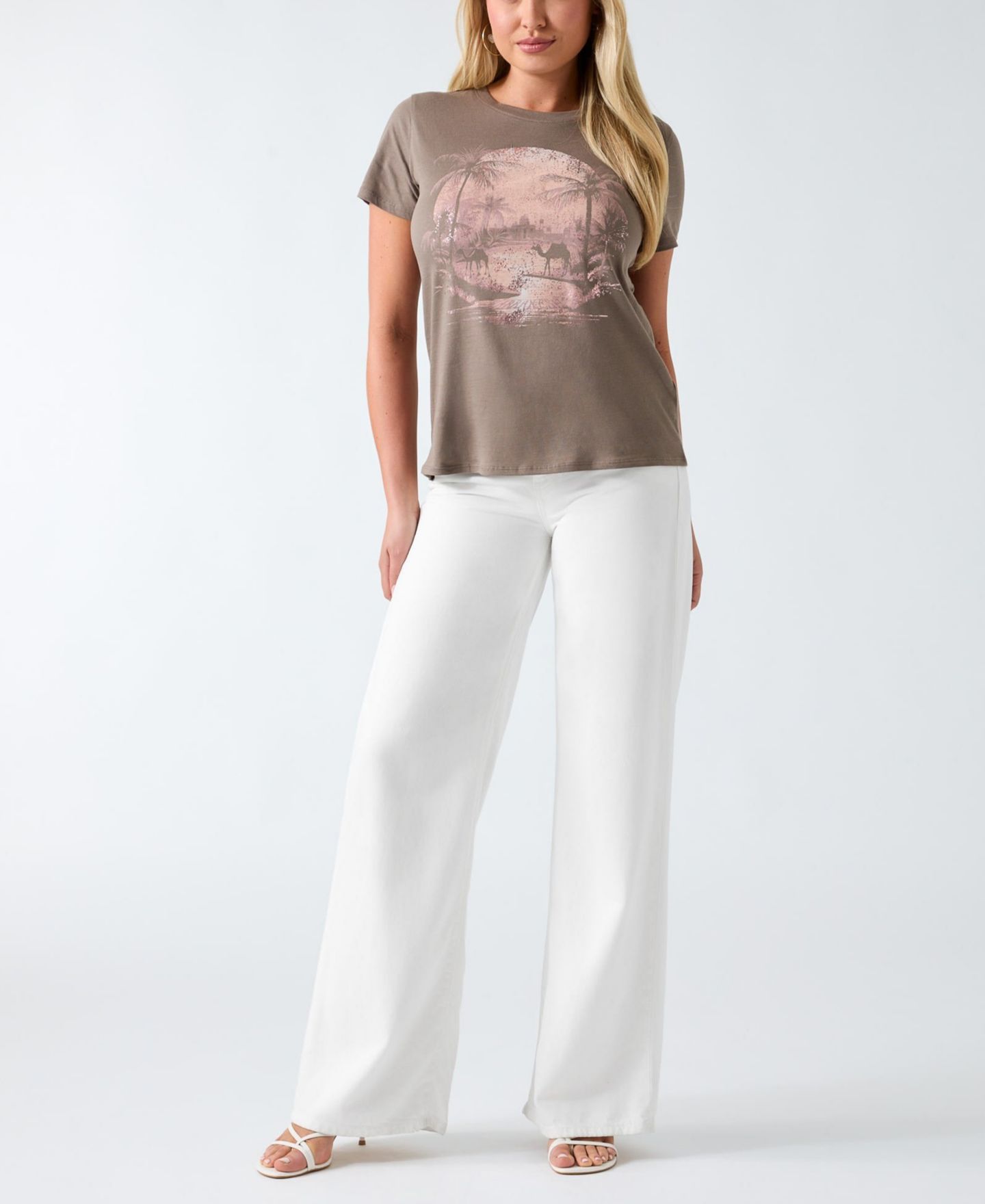 Женская футболка GUESS Short-Sleeve Desert Mirage Easy, цвет: Коричневый — фото 2