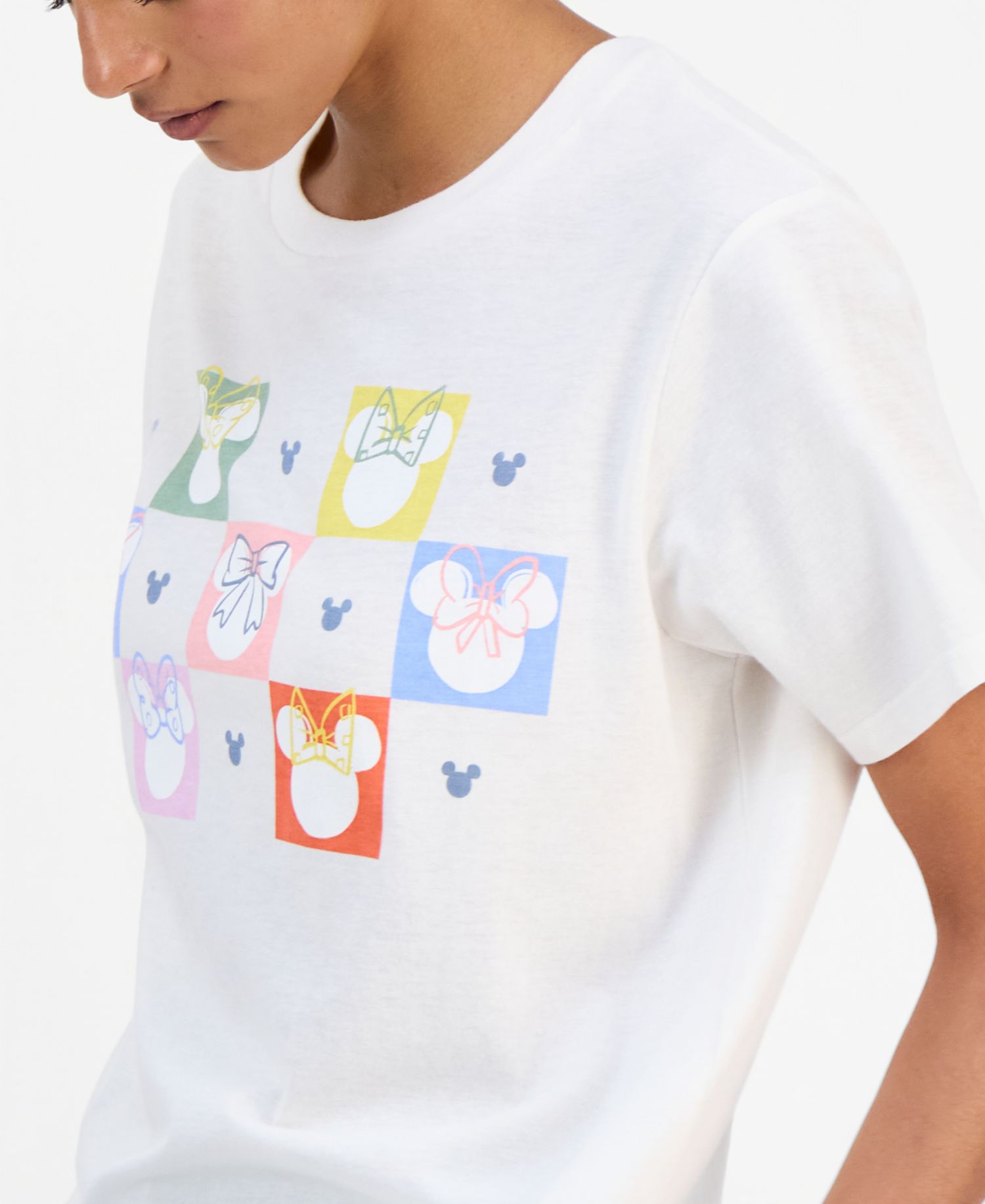 Juniors' Minnie Front Graphic T-Shirt