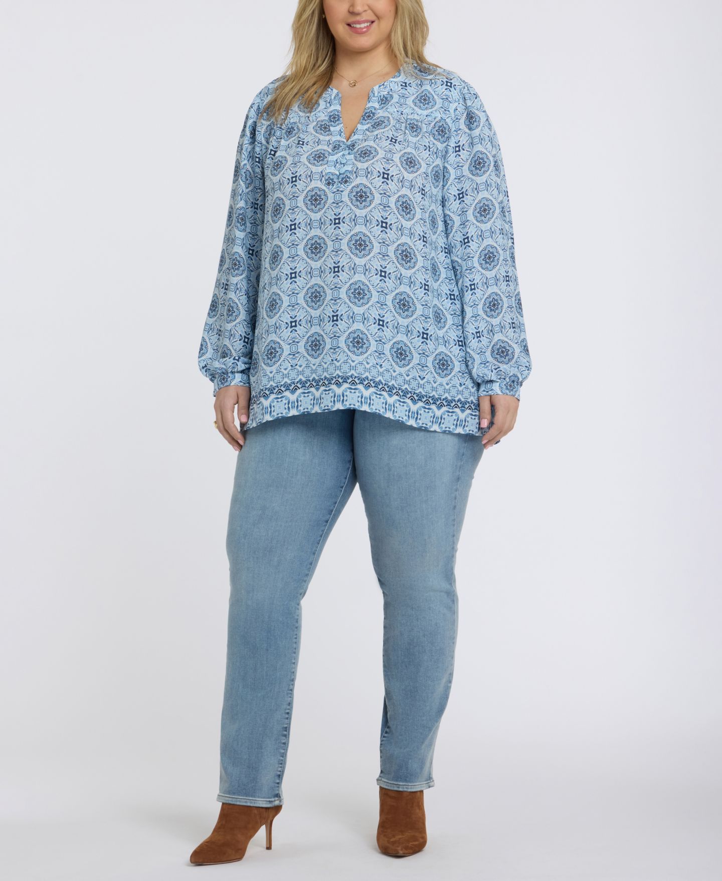 Женский топ NYDJ Plus Size Trinity Split Neck, цвет: Небесно-голубой — фото 6