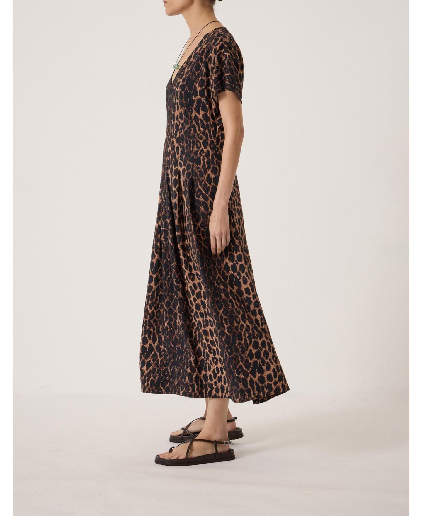 Женское платье Hush Bronte Pleated Air Flow Midi, цвет: Натуральный леопардовый коричневый — фото 8