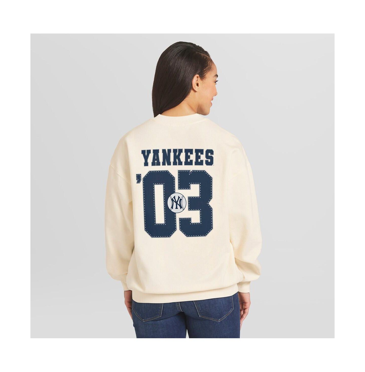 Женская толстовка WEAR by Erin Andrews Cream New York Yankees Heavyweight Crew Neck — фото 2