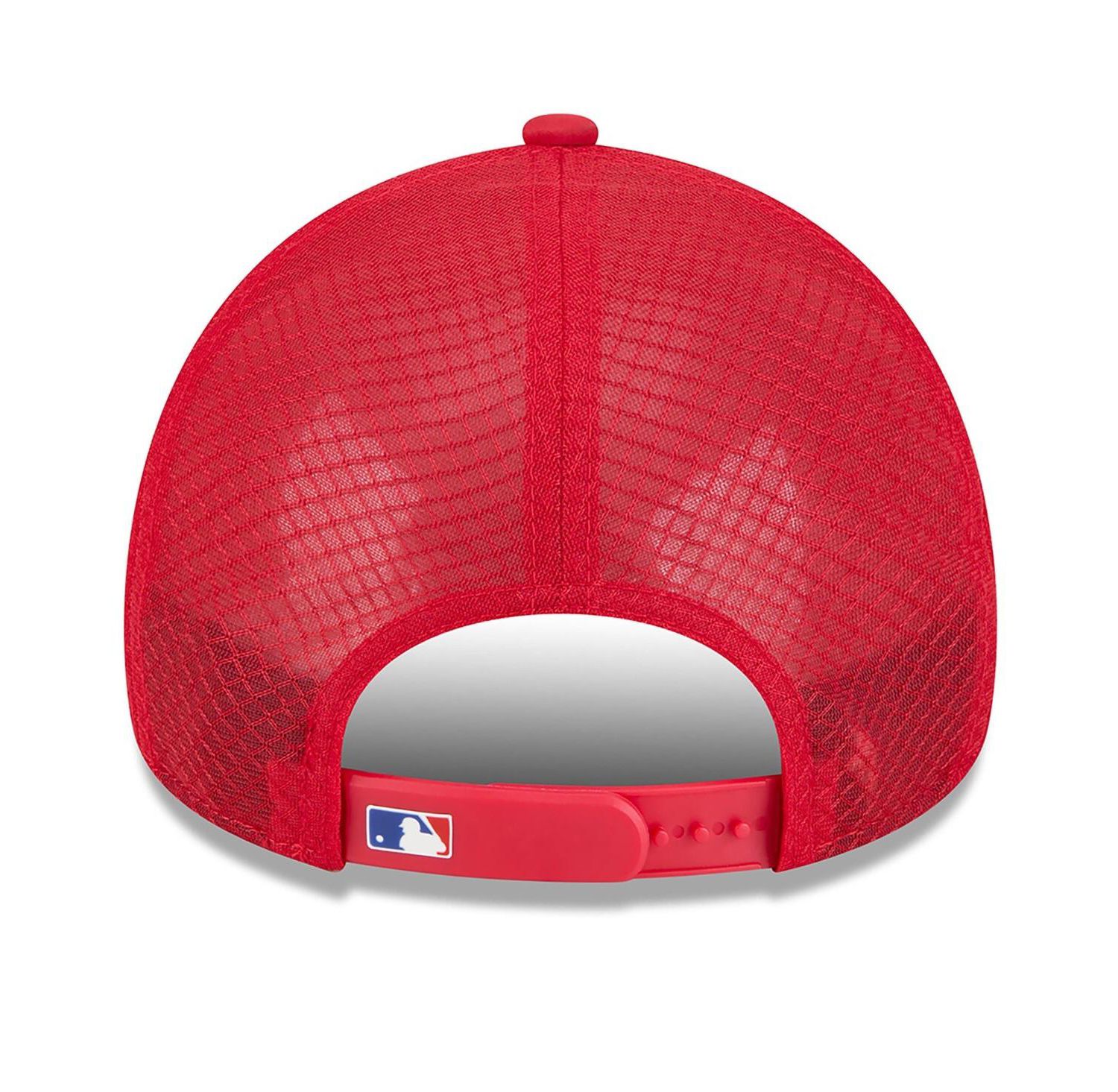 Men's Red Chicago Cubs 2026 Batting Practice Apex 9FORTY Adjustable Trucker Hat