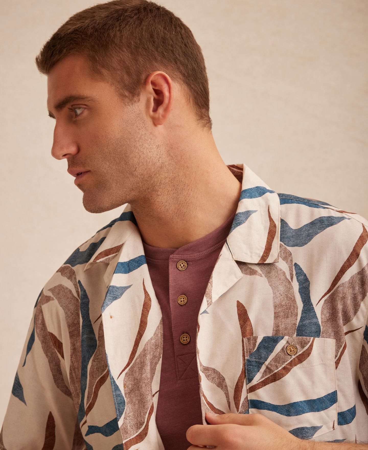 Мужская рубашка Weatherproof Vintage Short-Sleeve Camp Shirt, Short-Sleeve Melange Henley Shirt and Regular-Fit Linen Blend 7", цвет: Синий — фото 3