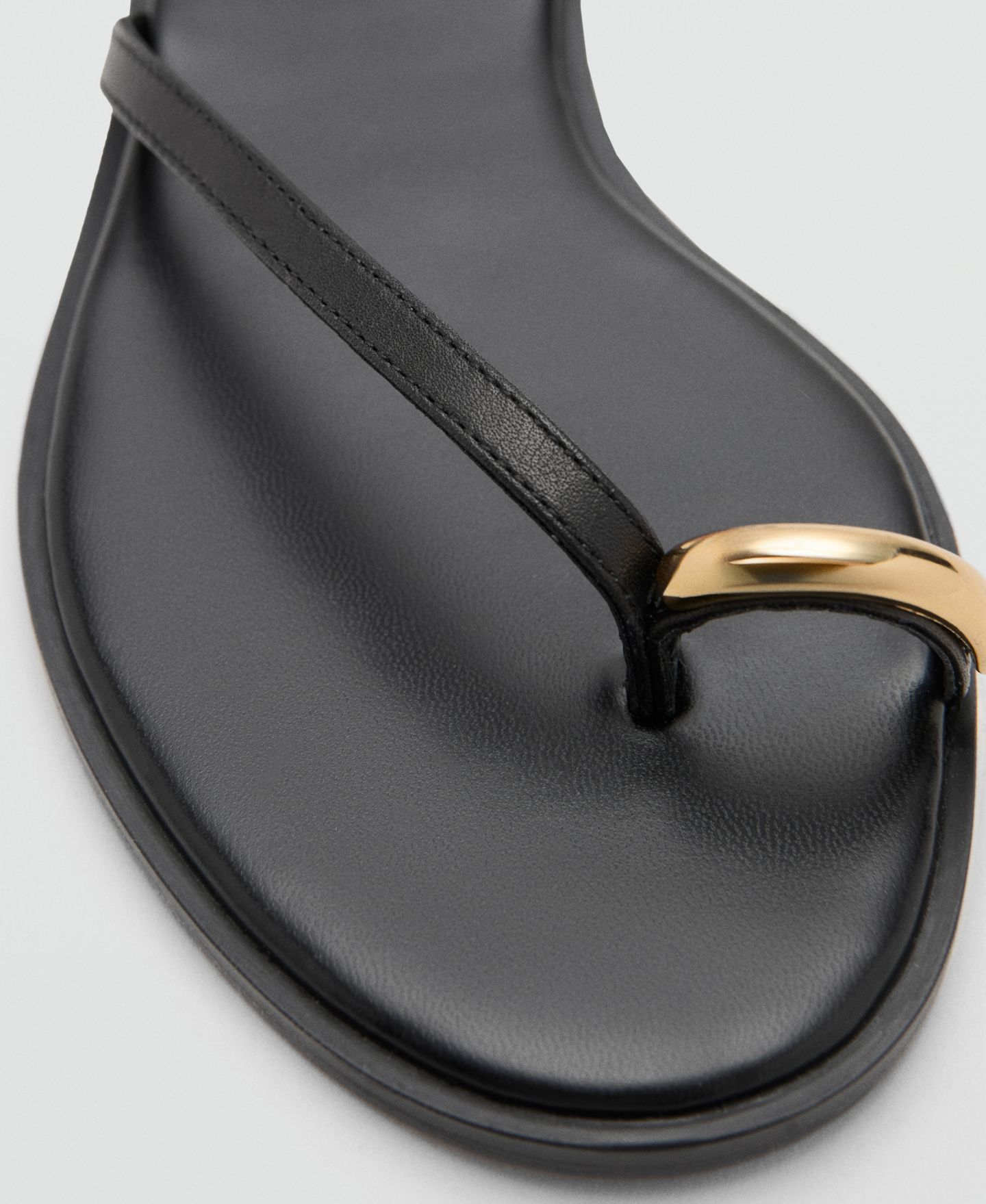 Женские сандалии MANGO Metallic Detail Leather Strap, цвет: Чёрный — фото 4