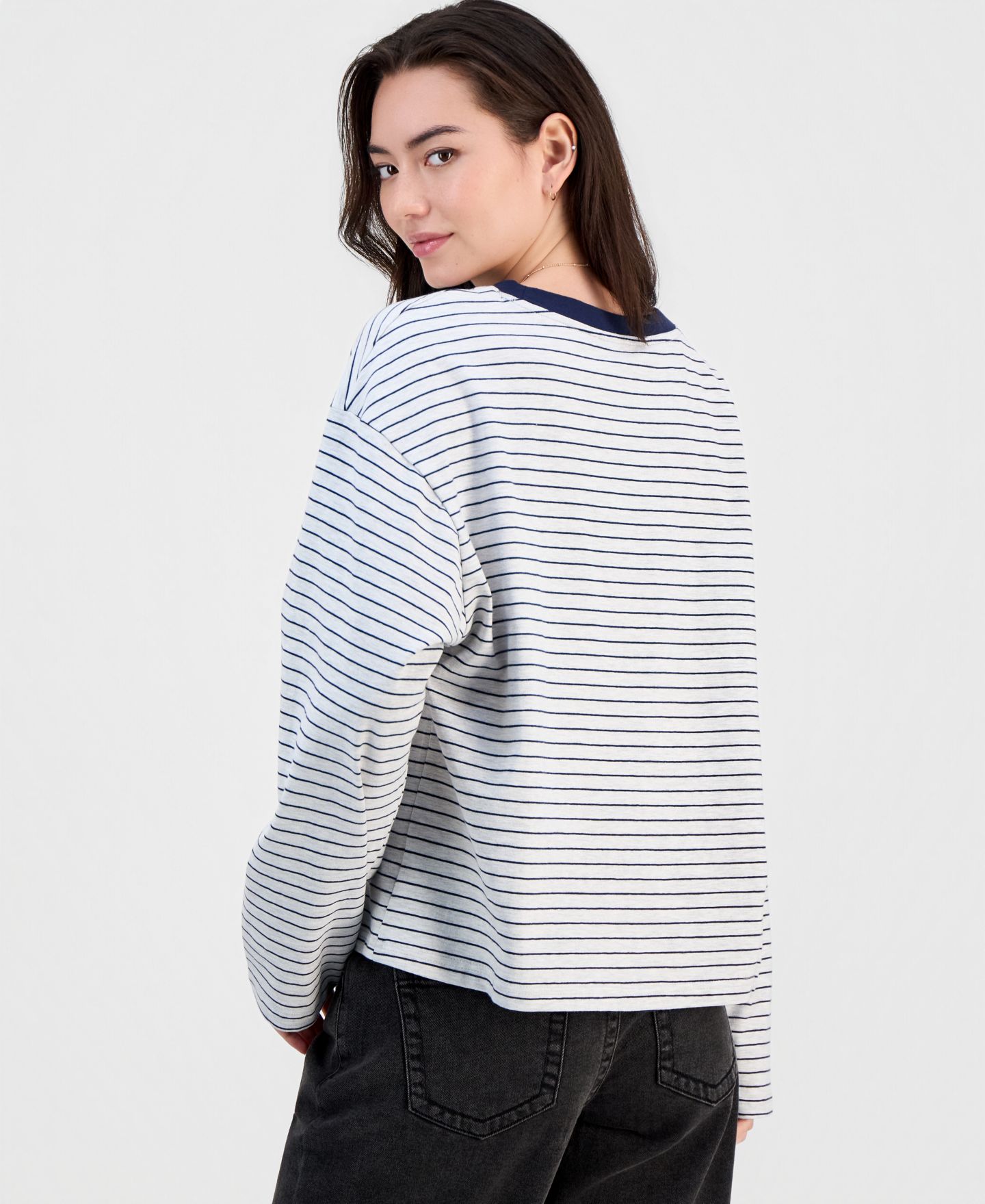 Женский топ Hippie Rose Juniors' Oversized Striped Long-Sleeve Top, цвет: Серый / Тёмно-синий полосатый — фото 2