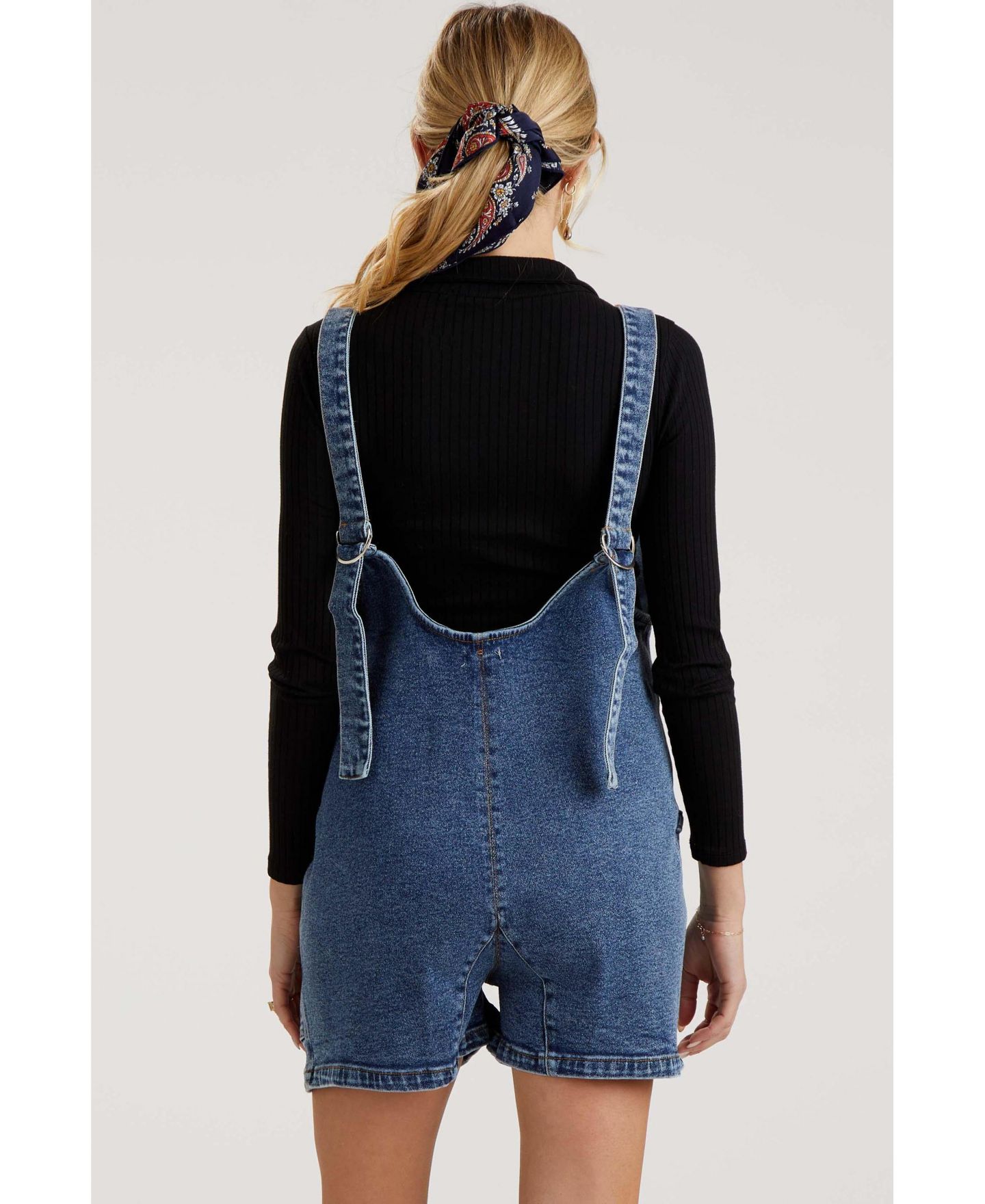 Женский комбинезон Pinkblush Light Blue Denim Scoop Neck Short Overall, цвет: Синий — фото 4