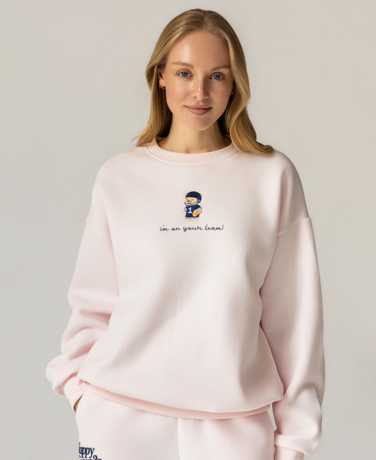 Женские толстовки The Happy Camp3r Crewneck, цвет: Пудровый розовый — фото 1