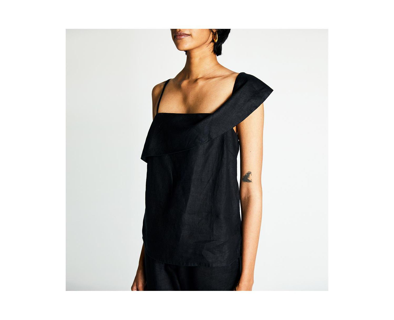 Women's The Wandering Wave top Black