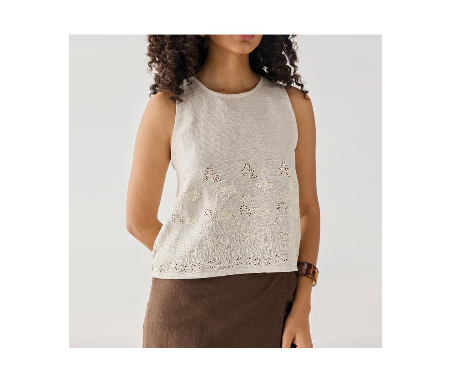 Женский топ Reistor Checkered Linen Embroidered Button-Back — фото 6