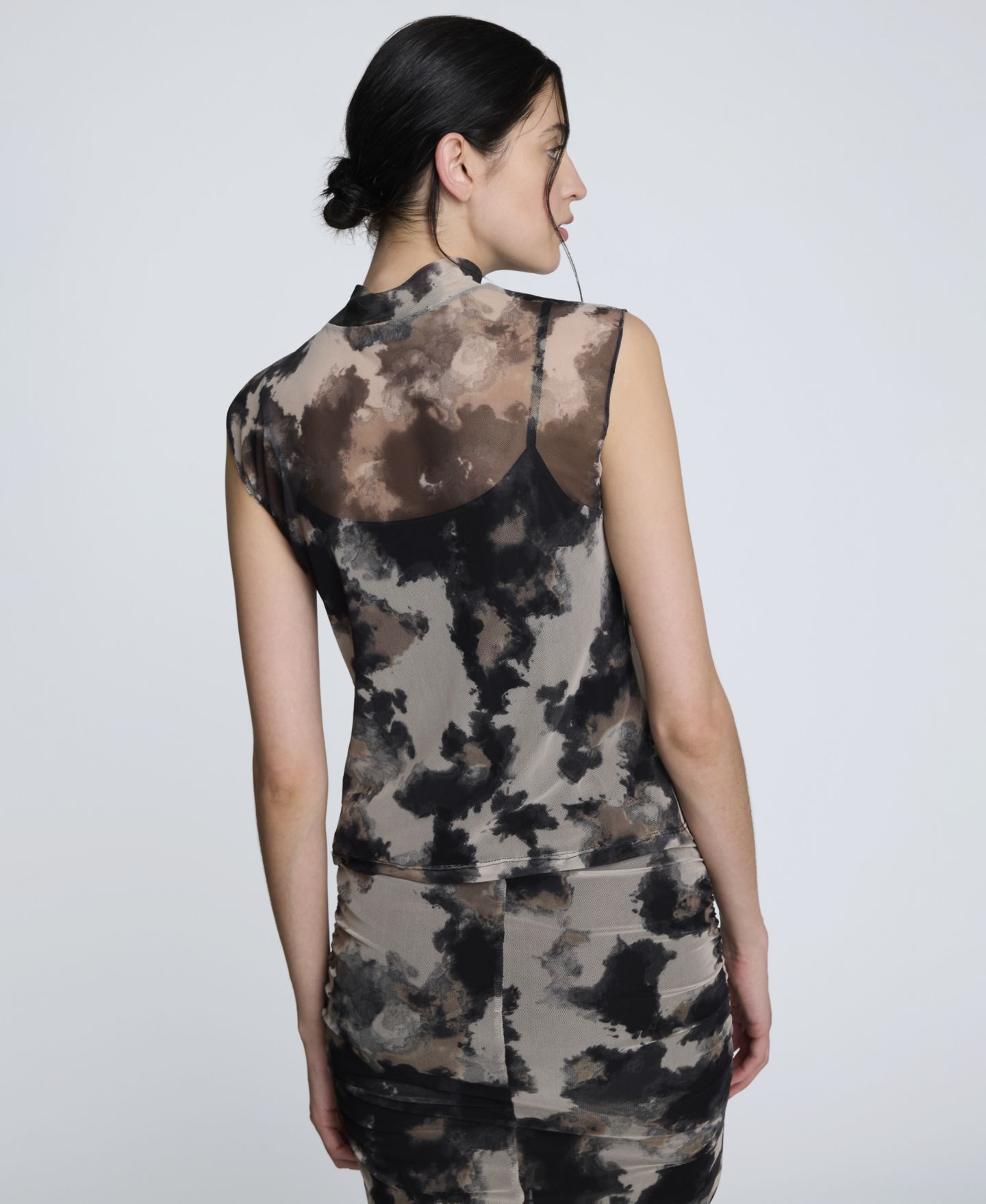 Женский топ Kenneth Cole Mock-Neck Sleeveless Mesh, цвет: Чёрный разноцветный — фото 5