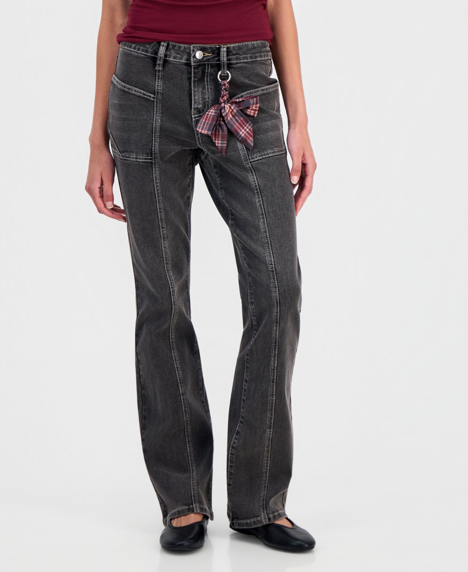 Juniors' Mid Rise Seamed Bootcut Jeans With Keychain