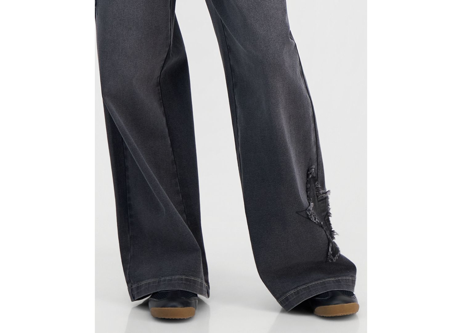 Juniors' Star Patch High Rise Wide Leg Jeans