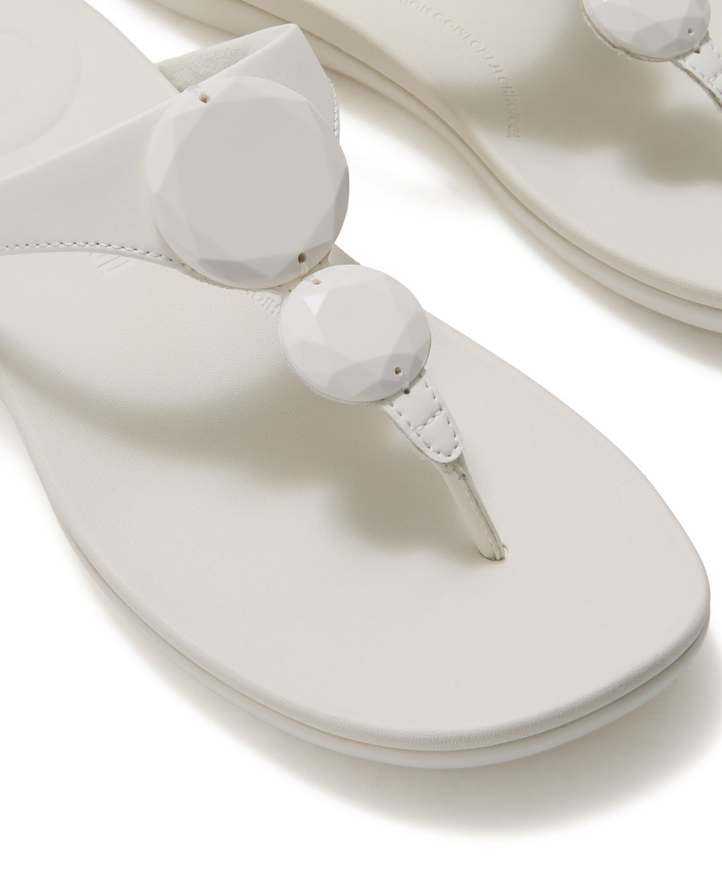 Женские сандалии FitFlop Solay Glossy-Disc Toe-Post, цвет: Кремовый — фото 5