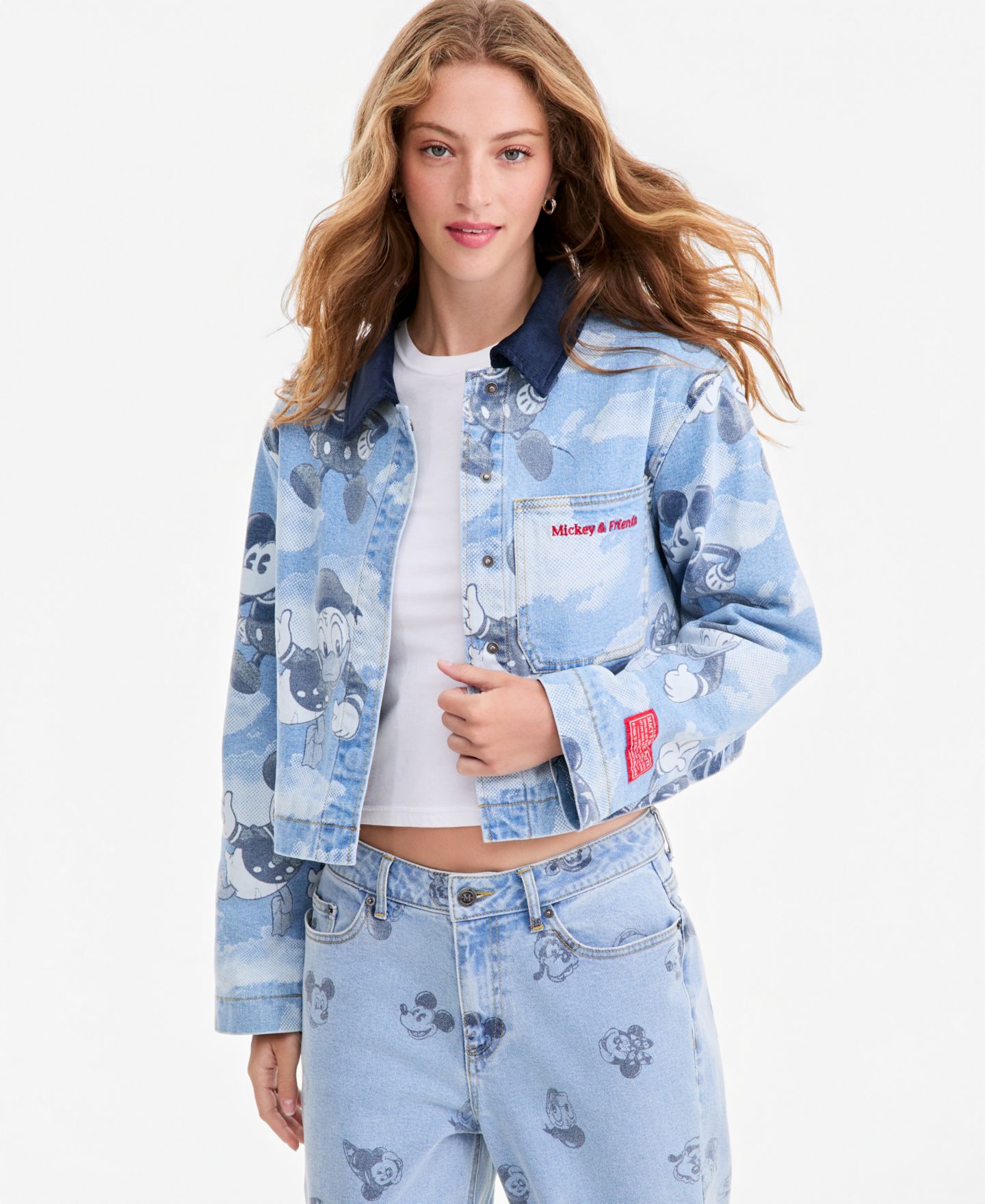 Женская куртка Disney | Macy's Mickey & Friends Parade Balloon Printed Cropped Denim Jacket — фото 1