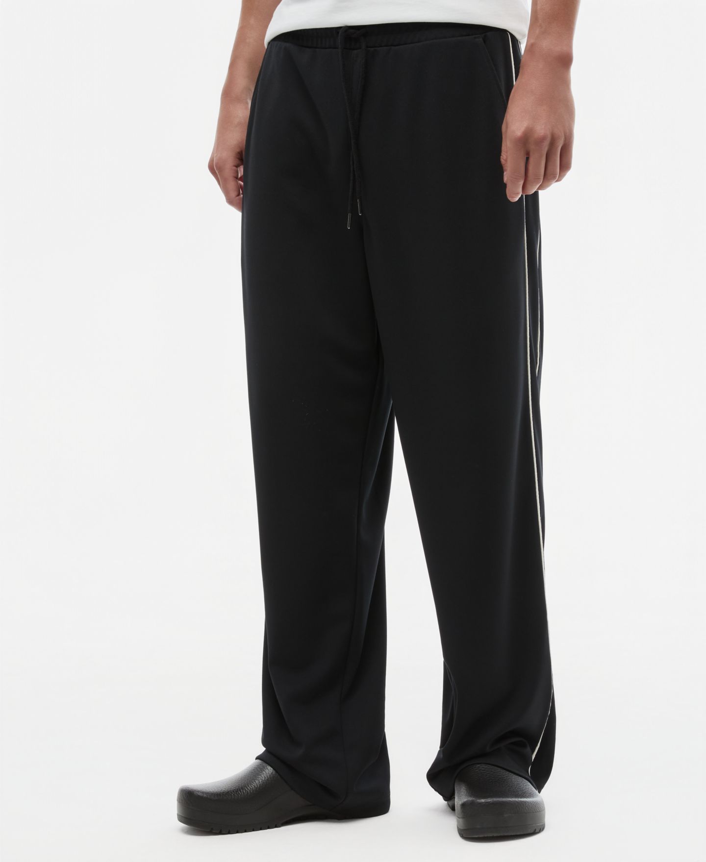 Мужские брюки Mode of One Louis Wide-Leg Track Pants, цвет: Глубокий чёрный — фото 3