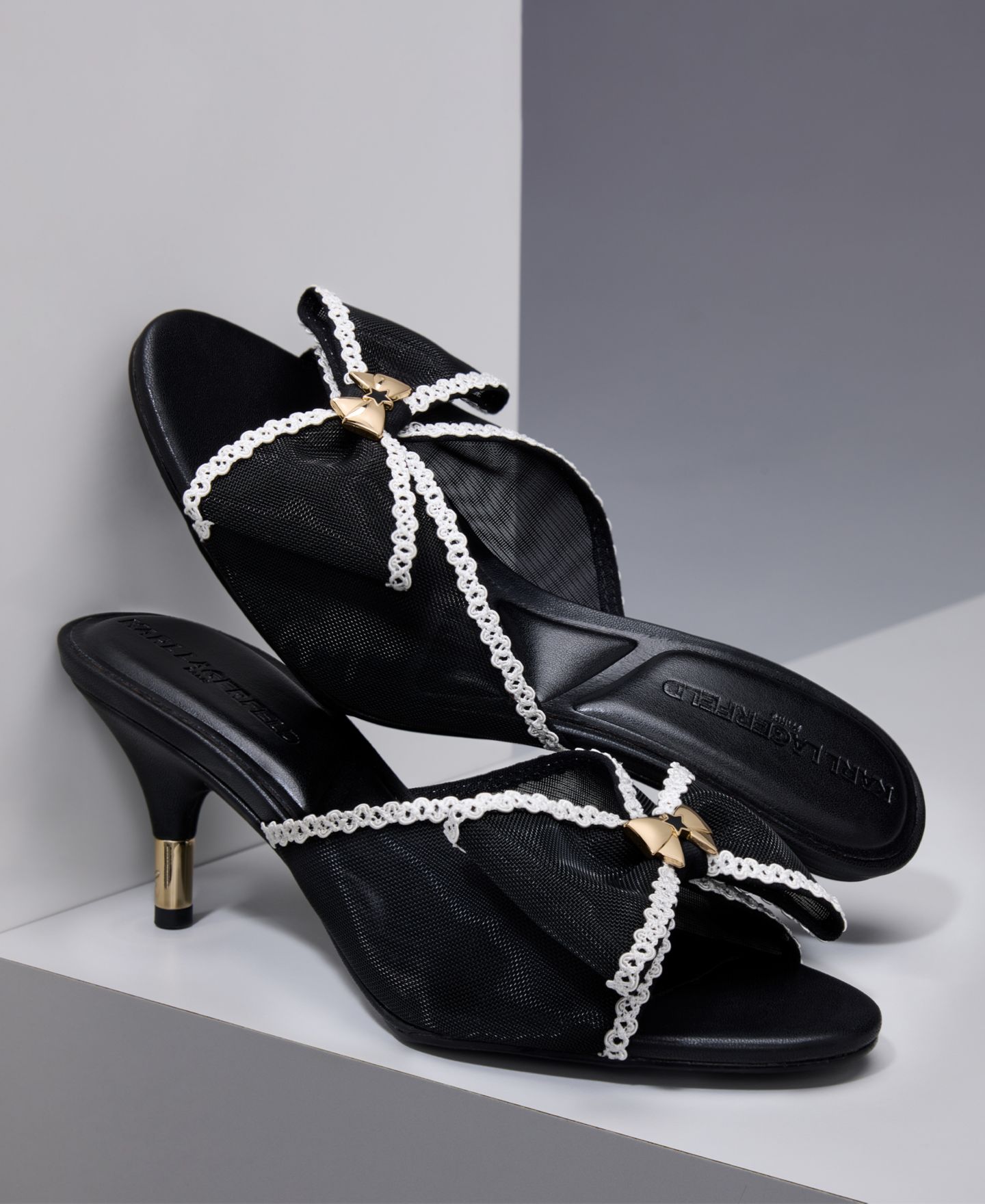 Женские сандалии KARL LAGERFELD PARIS Damina Slip-On Dress Sandals, цвет: Чёрный — фото 6
