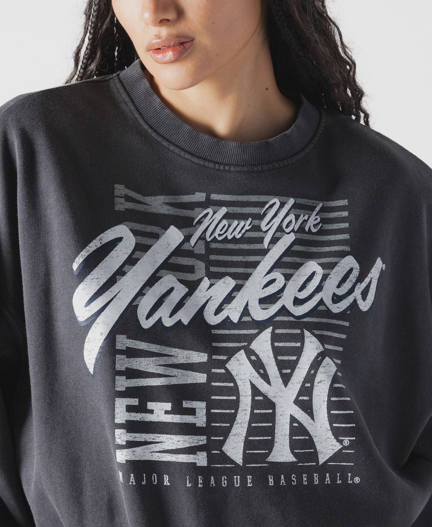 Women's Navy New York Yankees Boxy Mineral Wash Dolmen Sleeve Cropped Sweatshirt