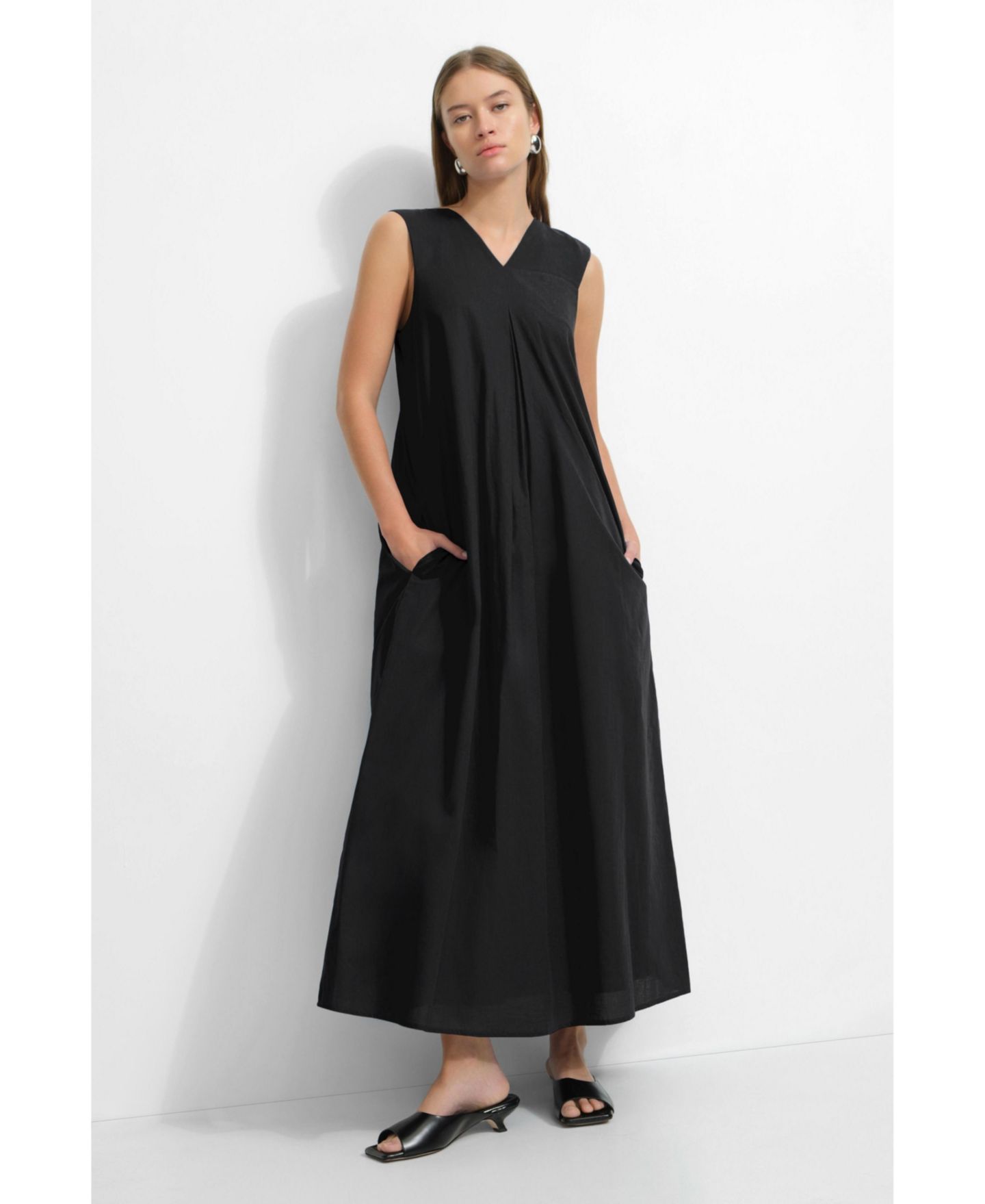 Женское платье Marcella Helena Sleeveless V-Neck Flowy Cotton Maxi, цвет: Чёрный — фото 5