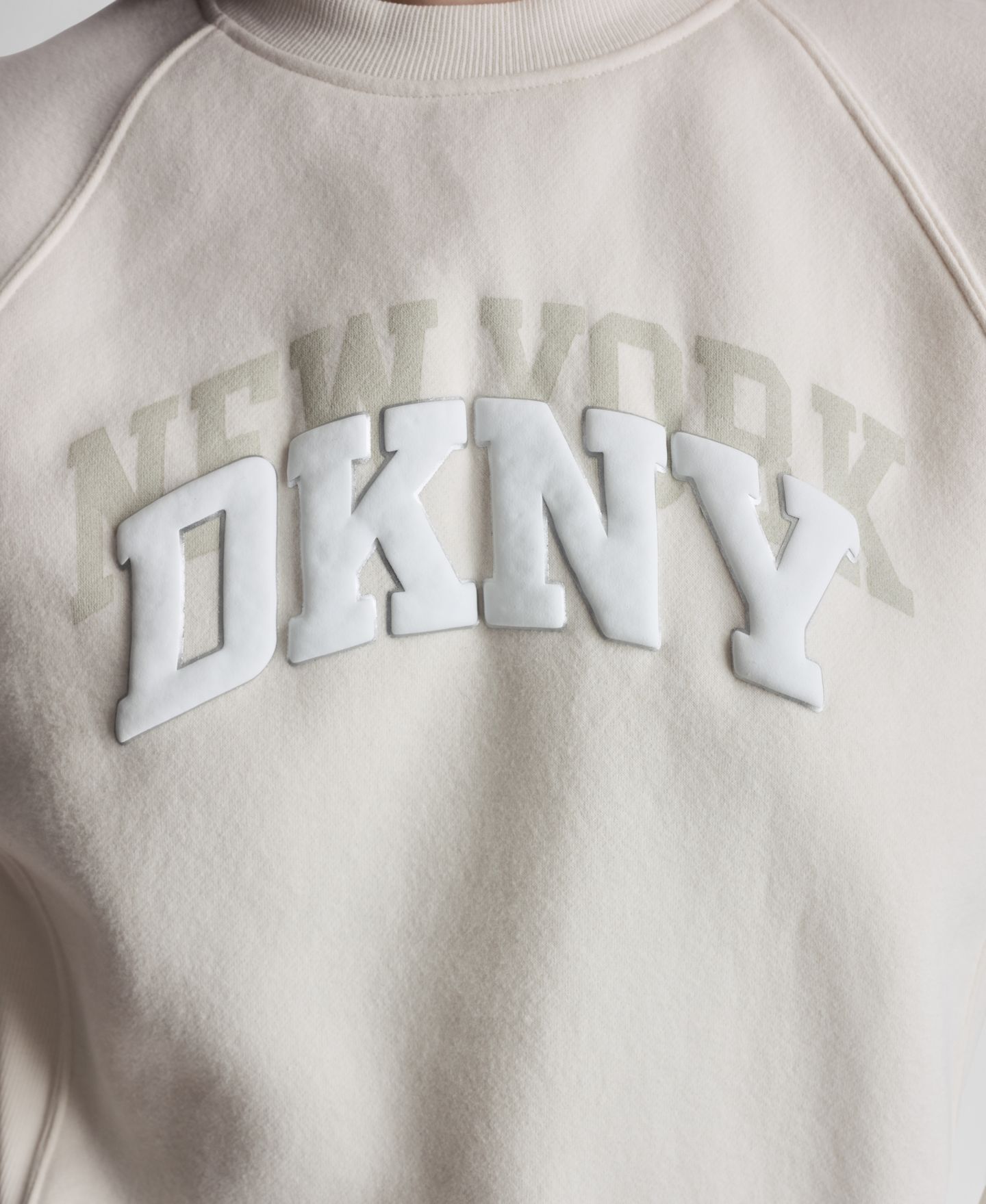 Женская толстовка DKNY Sport NY Shadow Varsity Logo Crewneck, цвет: Сливочный — фото 3