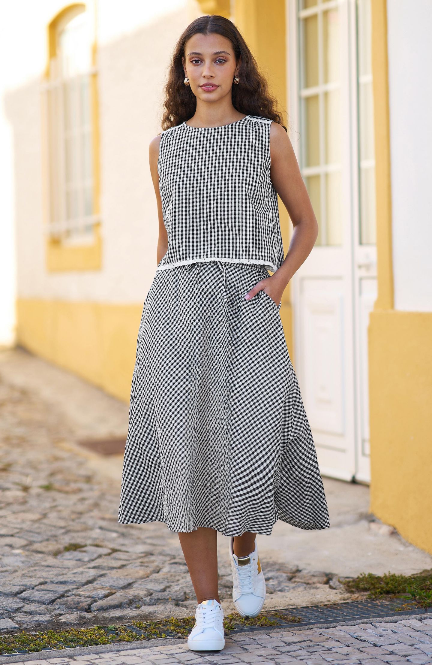 Женский топ Yumi Gingham Lace-Trim Sleeveless, цвет: Чёрный — фото 6