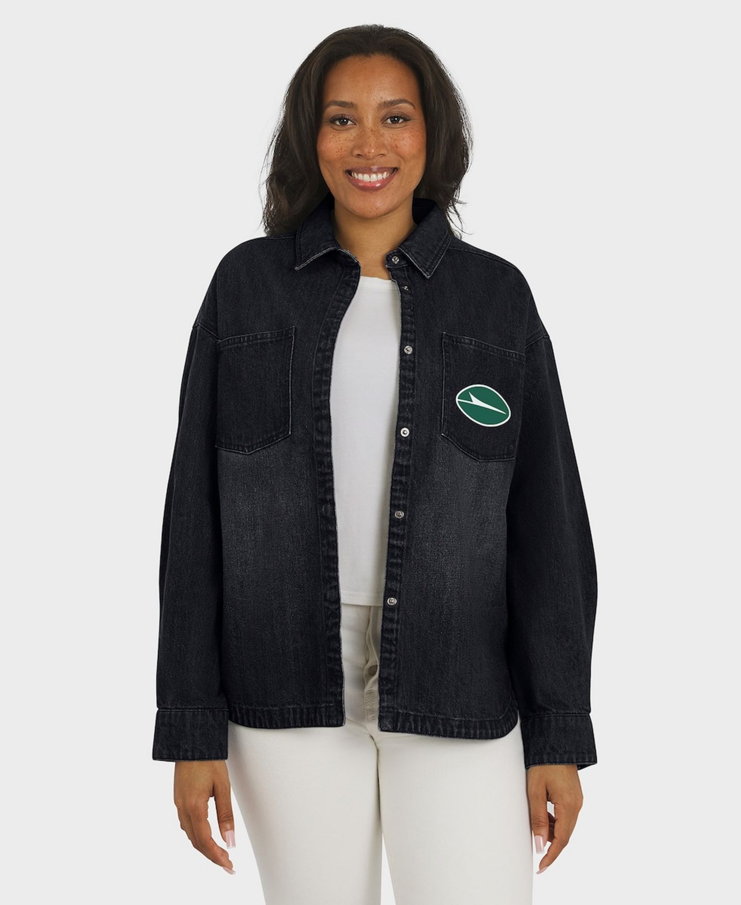 Женские куртки WEAR by Erin Andrews Black New York Jets Washed Oversized Denim Full-Snap Shacket — фото 4