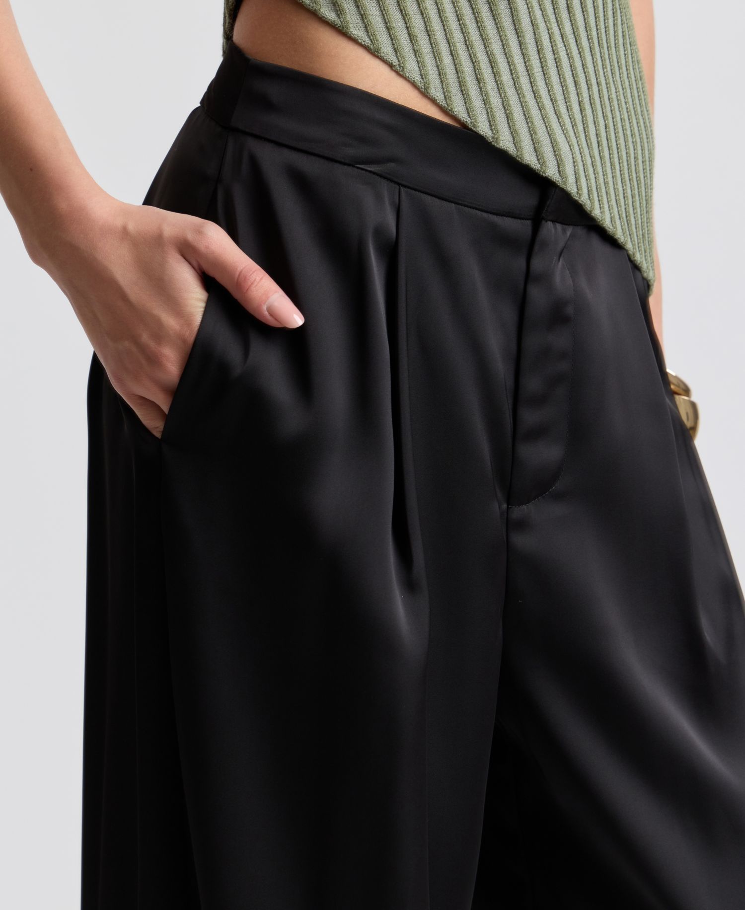Women's Pleated Balloon Pants