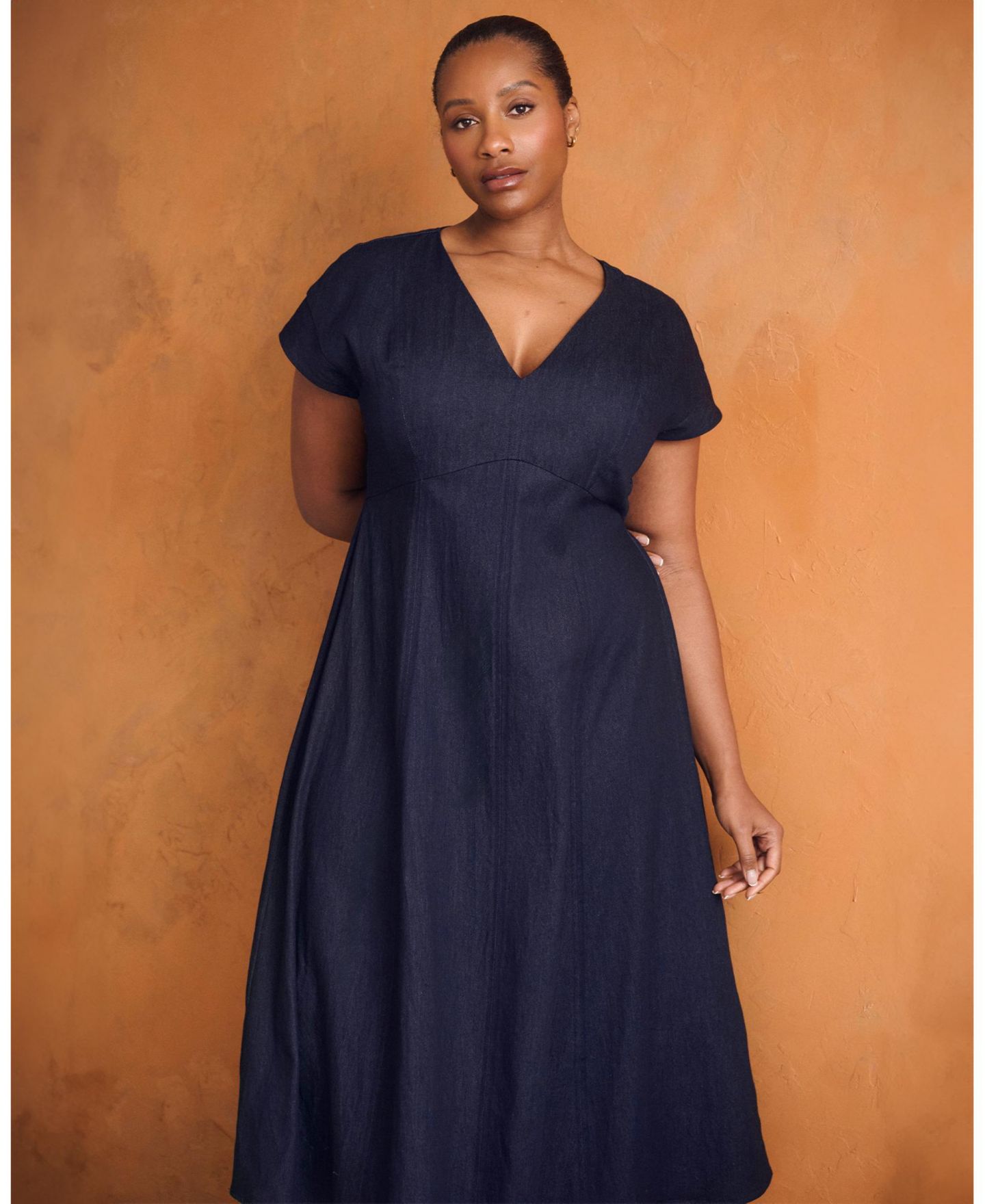 Женское платье ESTELLE Abbie Denim Short Sleeve Midi, цвет: Тёмно-синий — фото 7