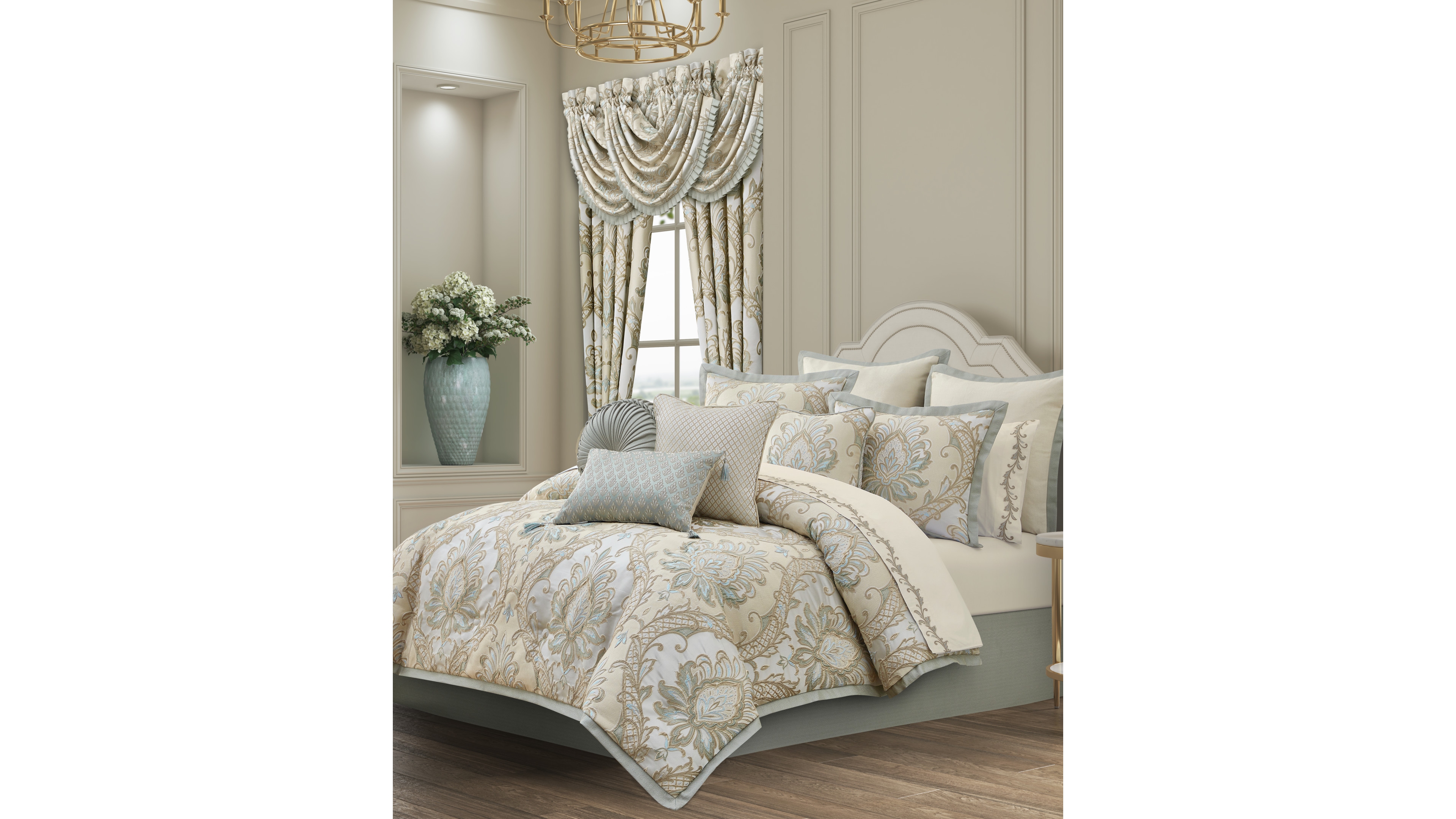 J Queen New York Rita Floral 4-Piece Comforter Set, King