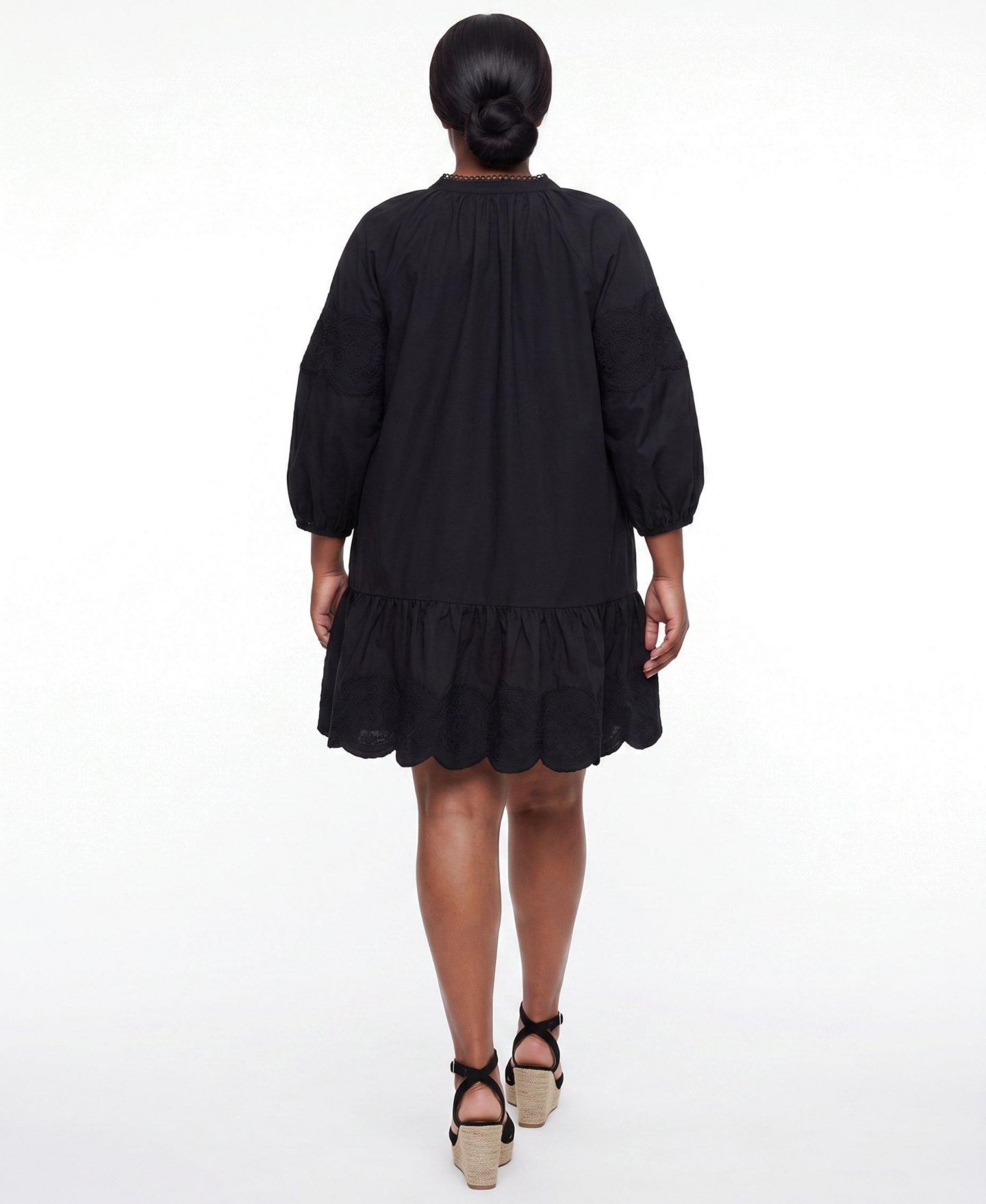 Женское платье Torrid Plus Size Belle Isle Scallop Hem Mini, цвет: Глубокий чёрный — фото 3