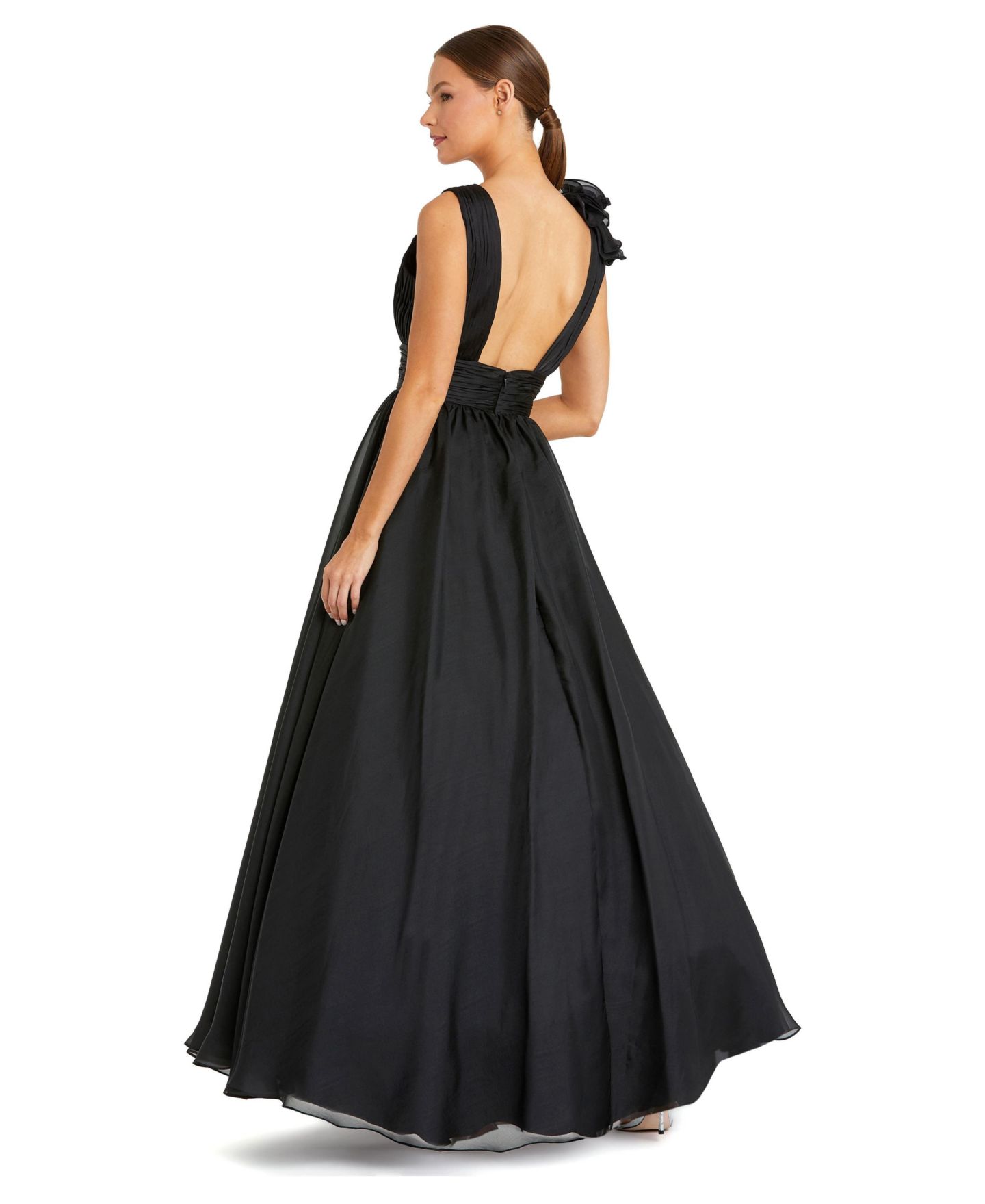 Женское платье Mac Duggal Petite Ruffle Shoulder V-Neck A-Line Evening Gown, цвет: Чёрный — фото 2