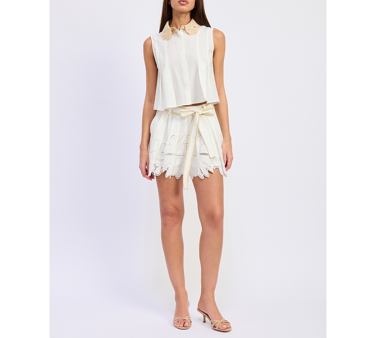 En Saison Women's Anna Embroidered High-Rise Shorts