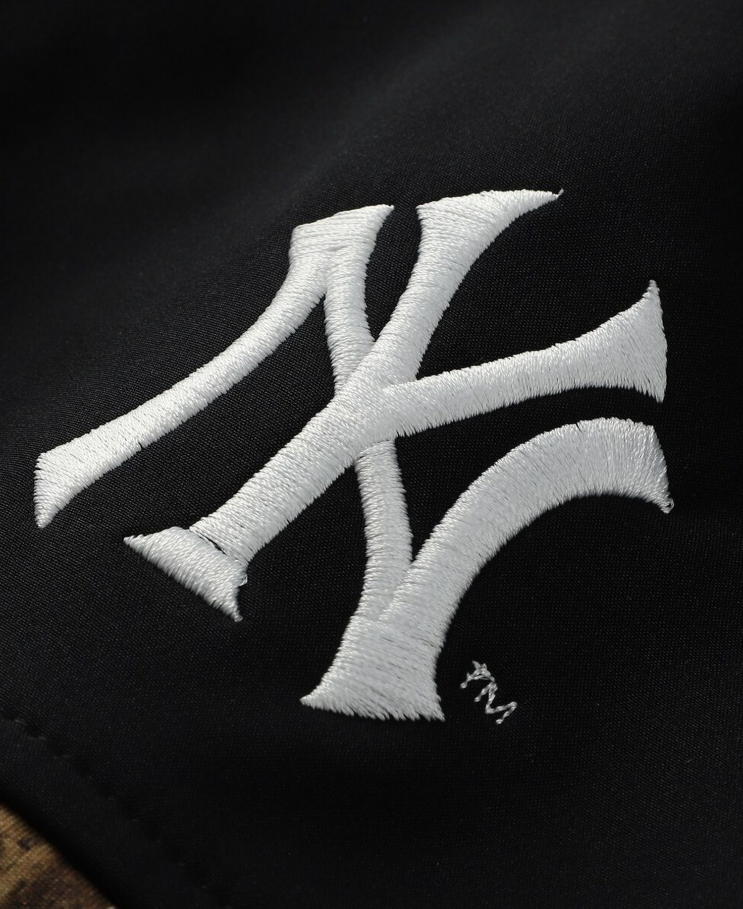 Men's Camo New York Yankees Hunter Softshell Realtree Full-Zip Jacket