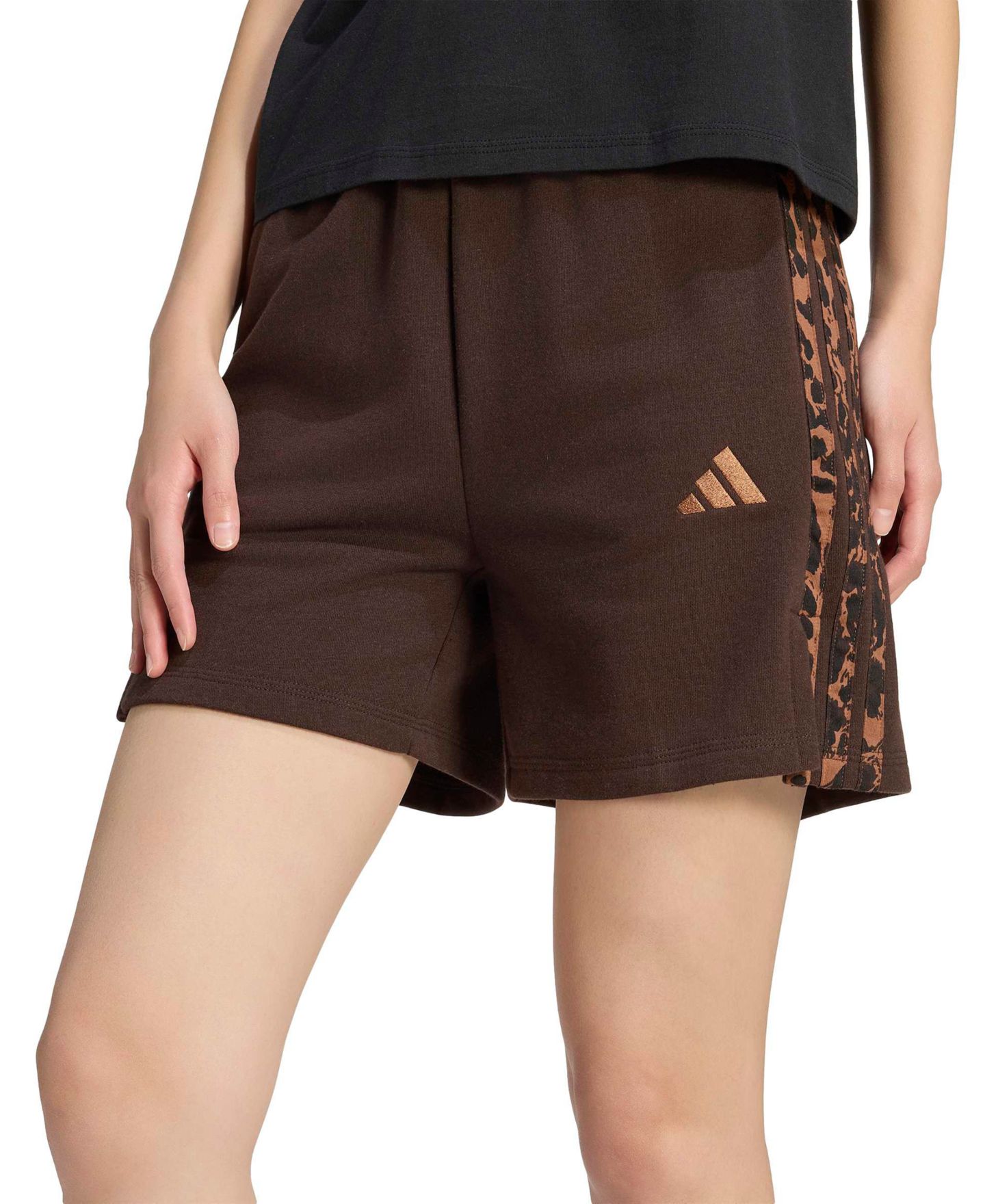 Женские шорты adidas Seasonal Essentials 3-Stripes Printed, цвет: Кофейный / Разноцветный — фото 2