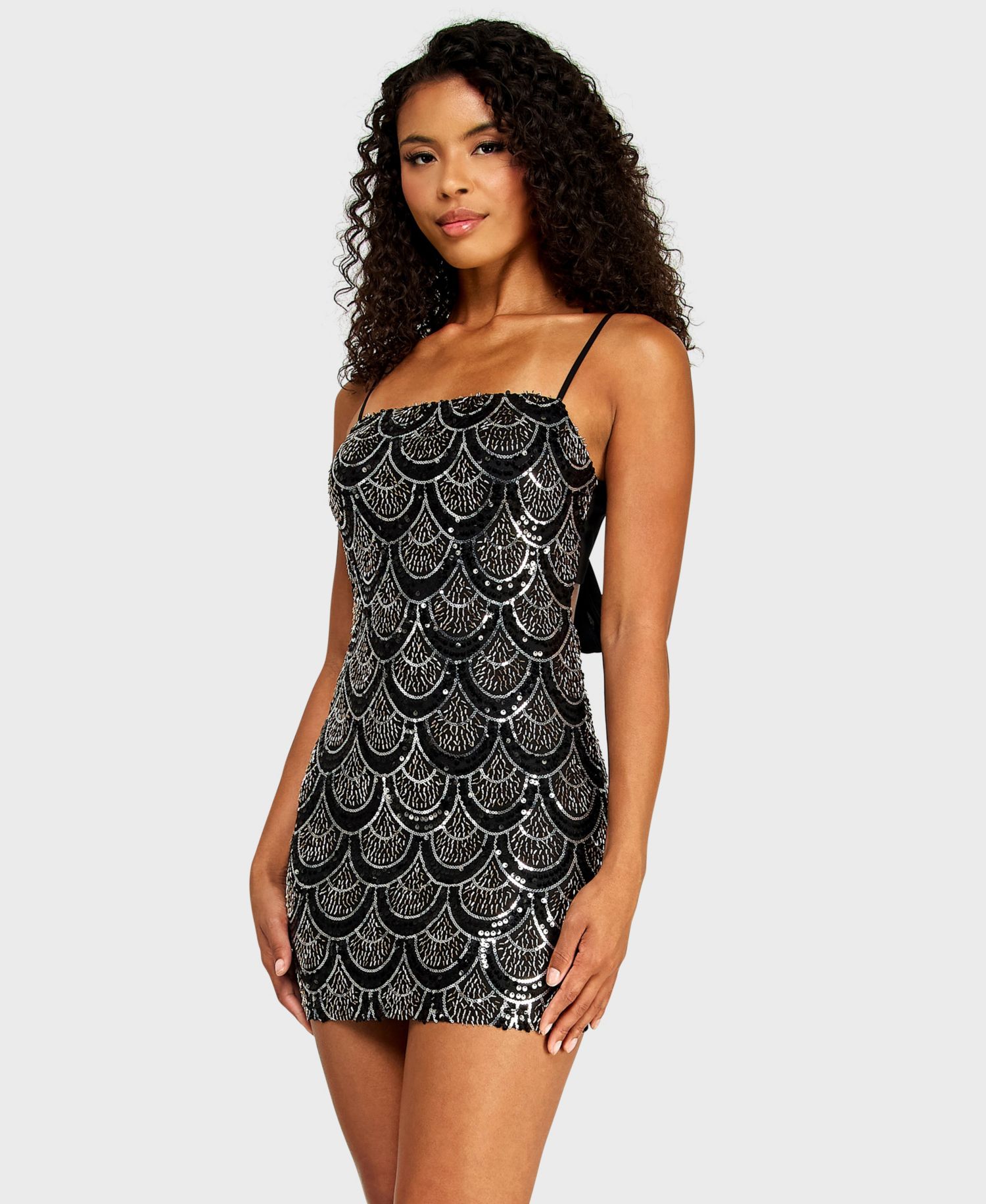 Juniors' Scalloped Pattern Beaded Detail Chiffon Back-Tie Sequin Dress